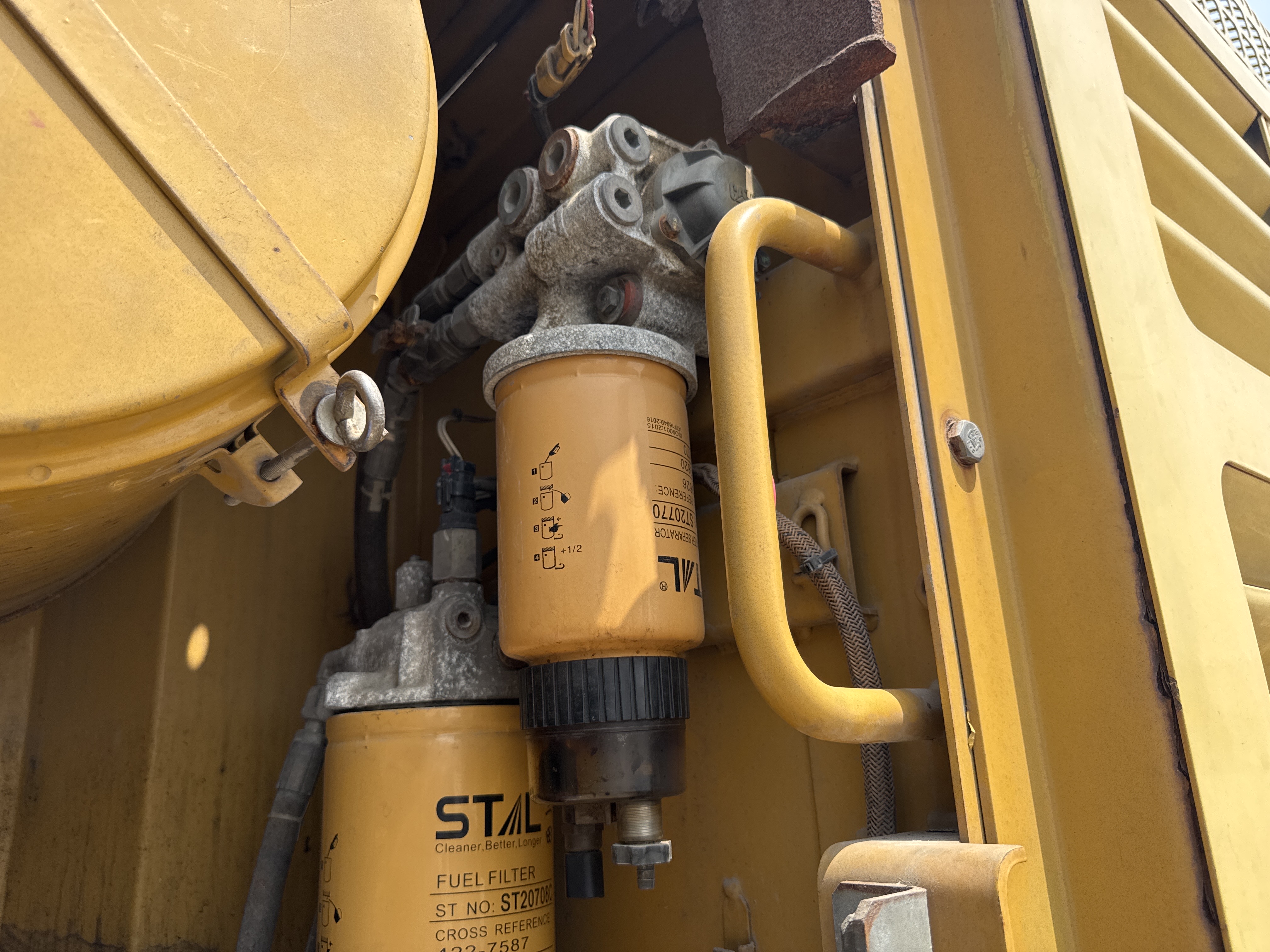 LEX-004-Cat-349D2L-large-excavator-inspection-engine-fuel-leaks