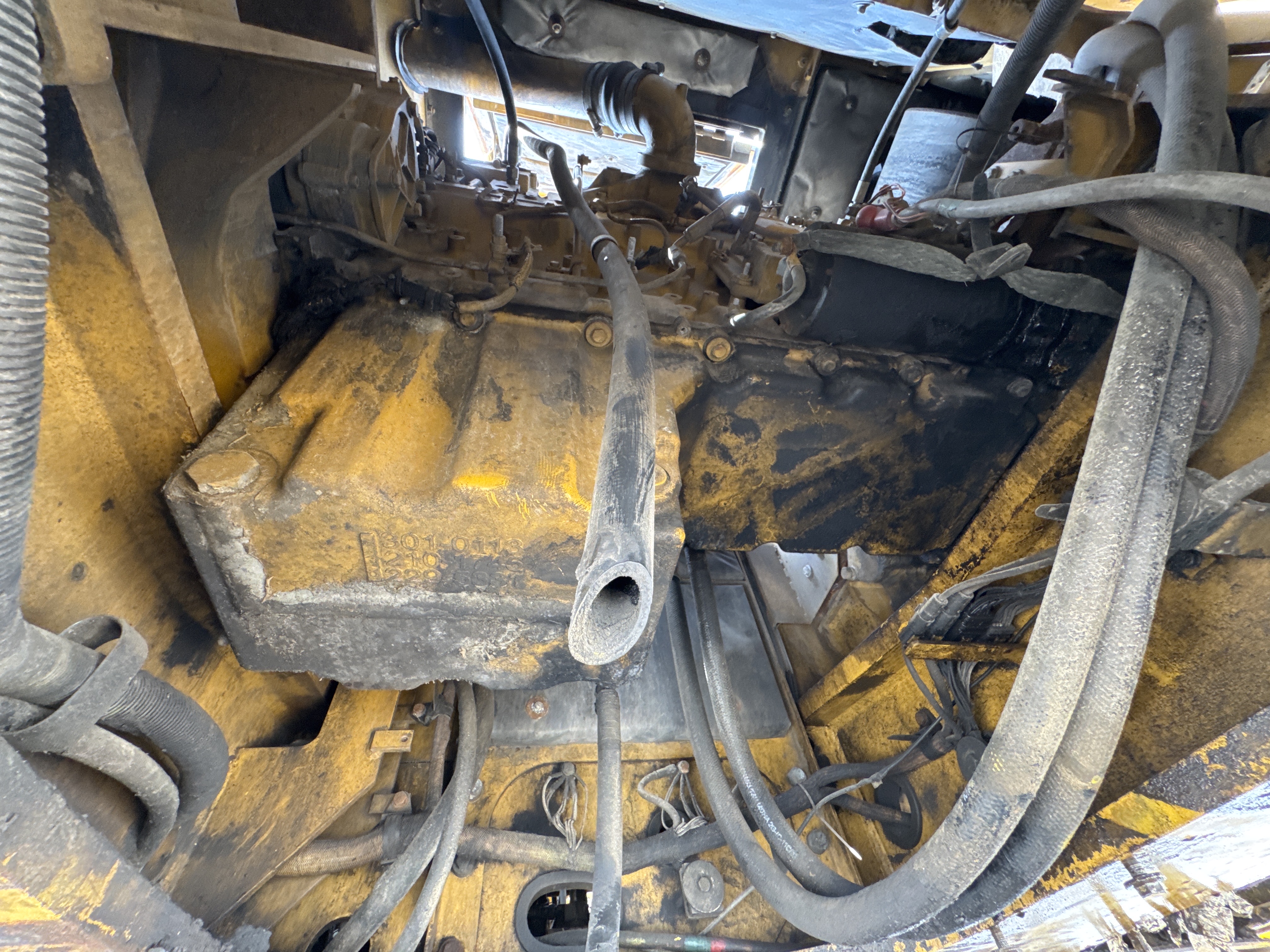 LEX-004-Cat-349D2L-large-excavator-inspection-engine-engine-oil-leaks
