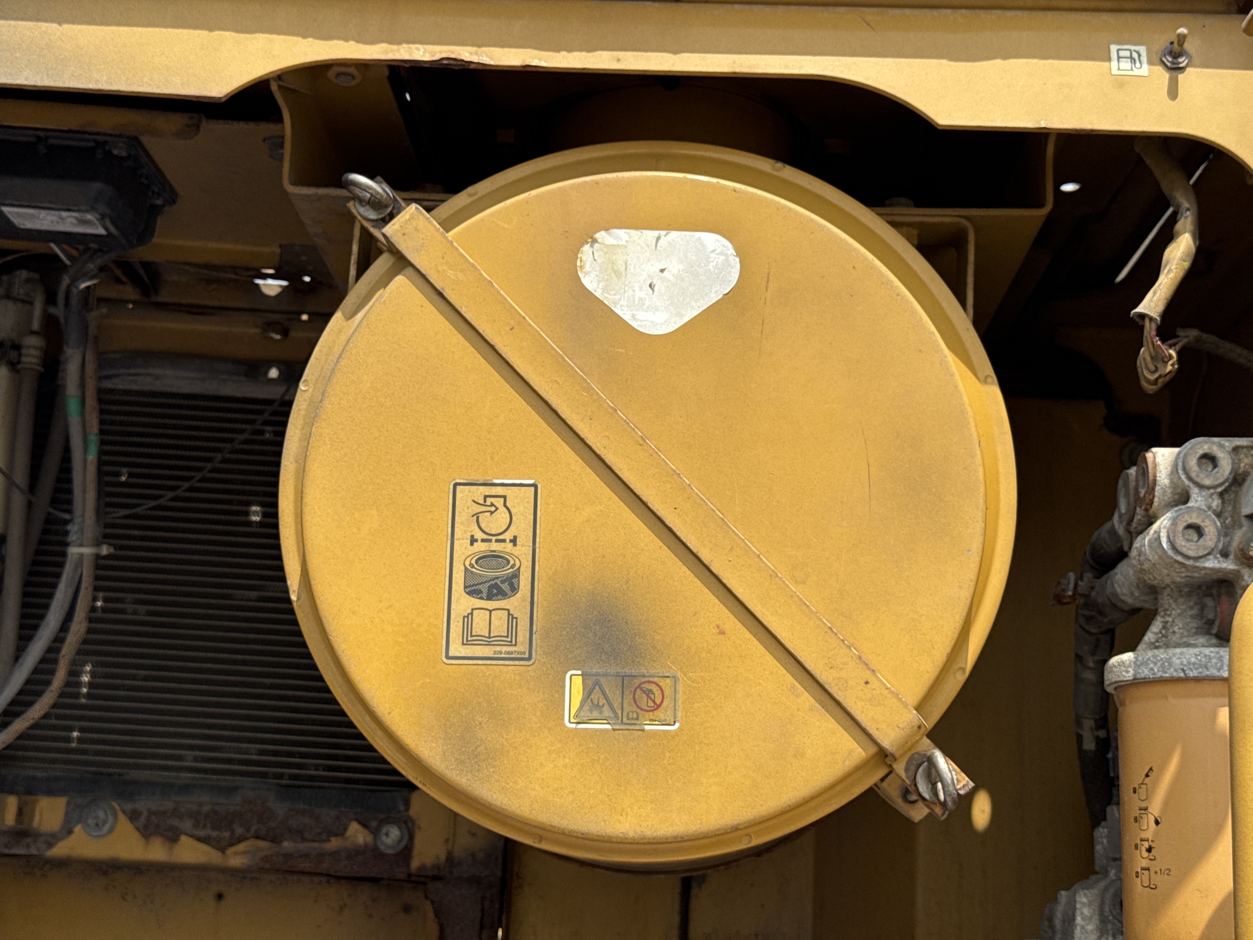 LEX-004-Cat-349D2L-large-excavator-inspection-engine-air-intake-system