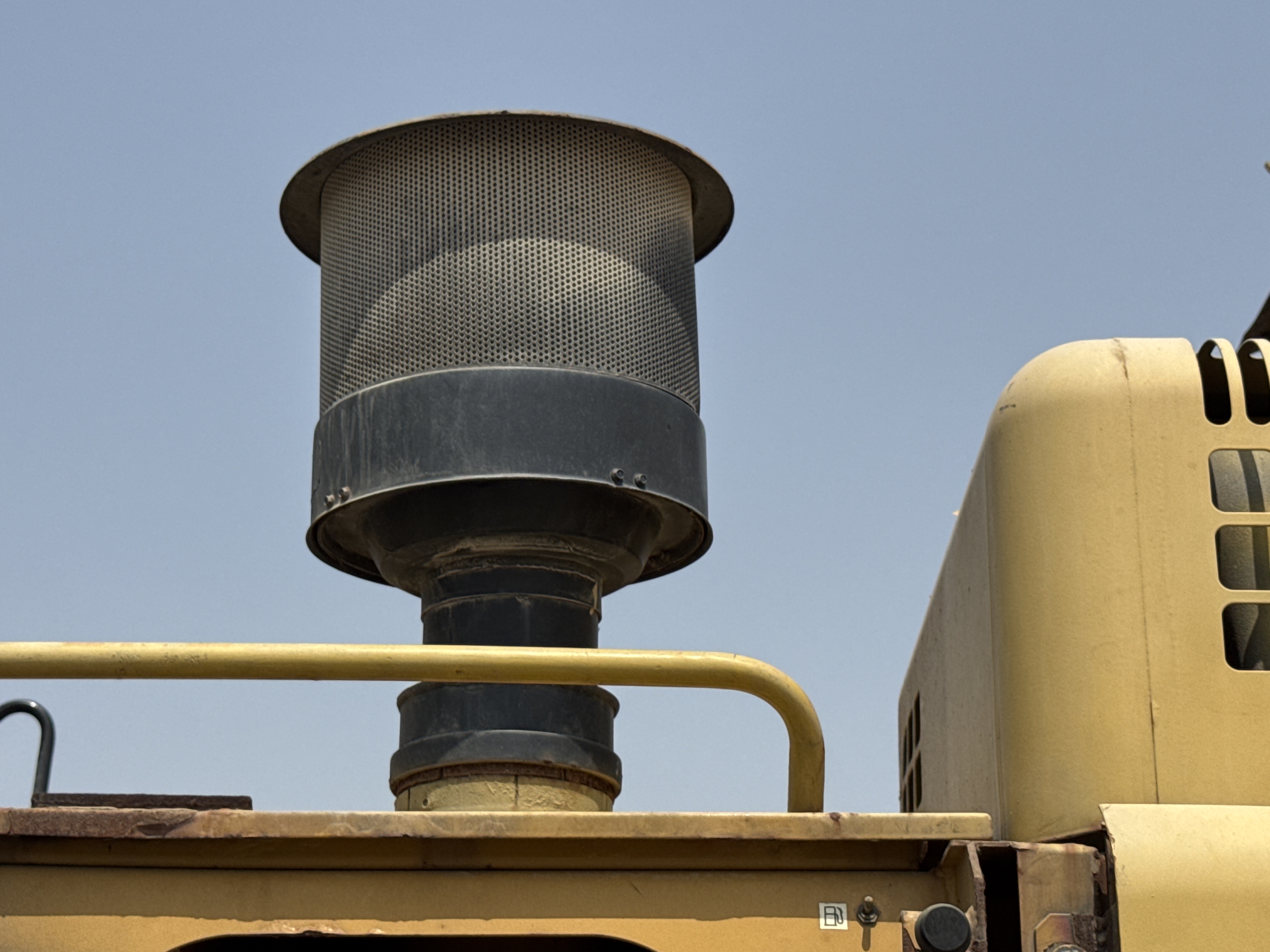 LEX-004-Cat-349D2L-large-excavator-inspection-engine-air-intake-system