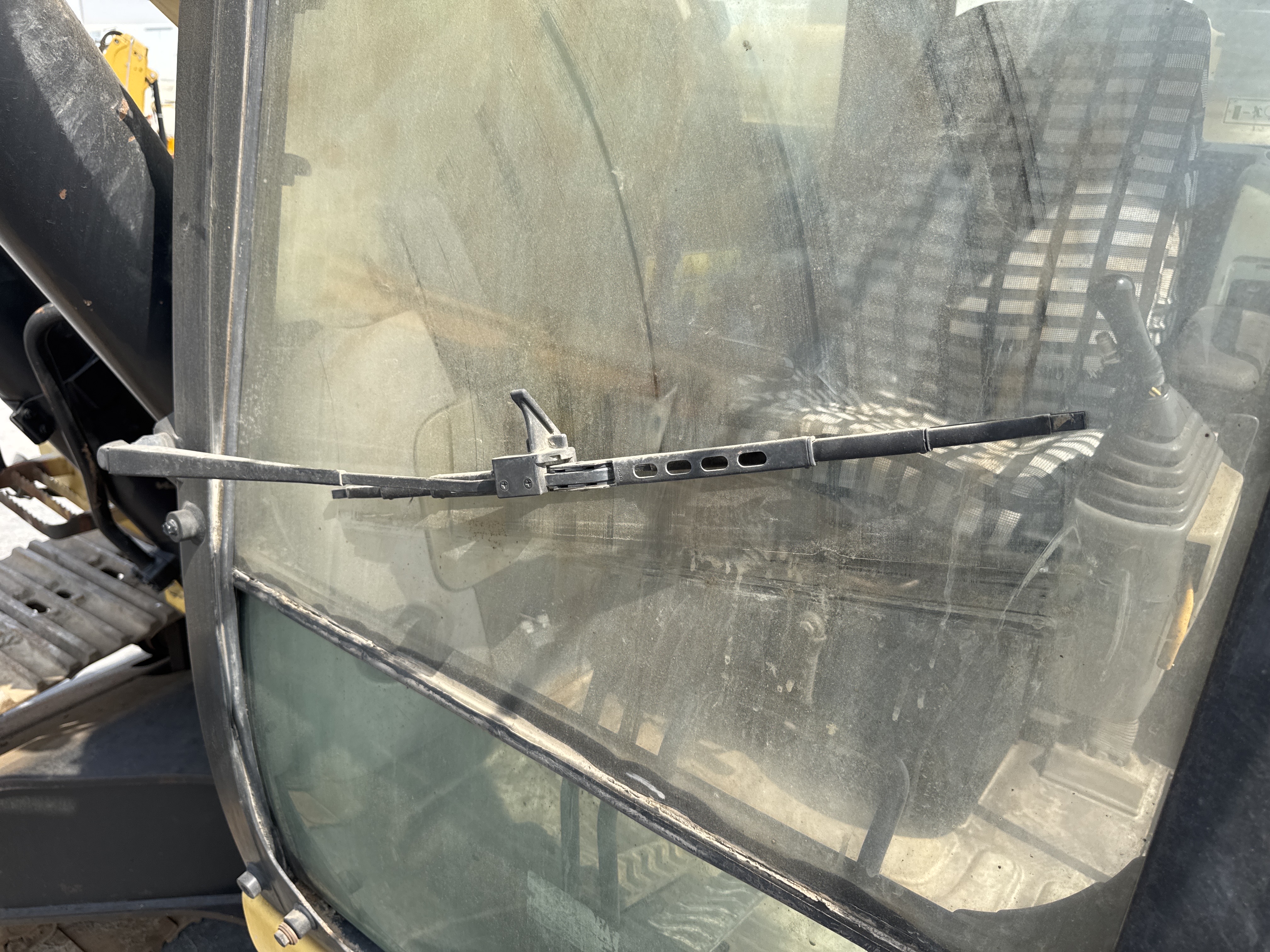 LEX-004-Cat-349D2L-large-excavator-inspection-electronics-wipers