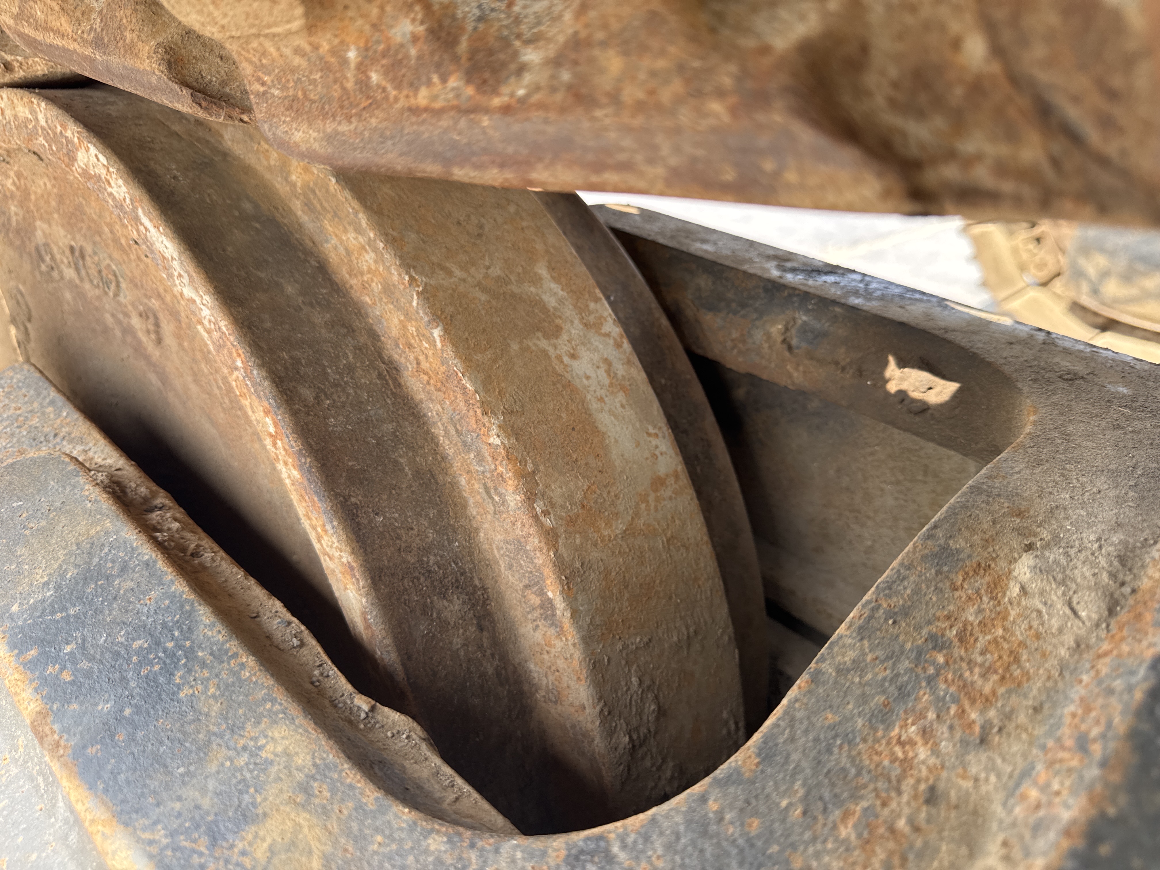 LEX-004-Cat-349D2L-large-excavator-inspection-undercarriage-left-idler