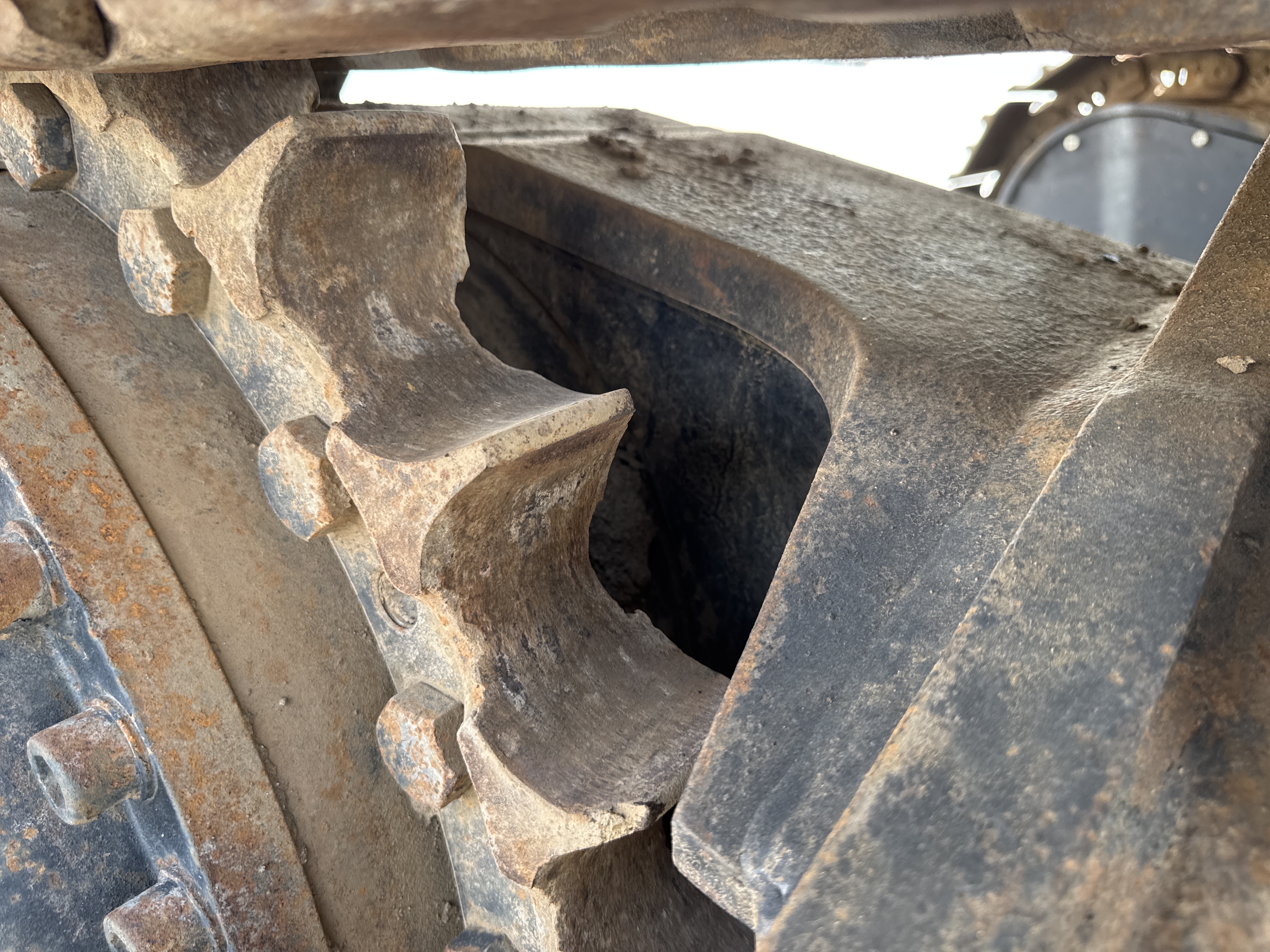LEX-004-Cat-349D2L-large-excavator-inspection-undercarriage-right-sprocket