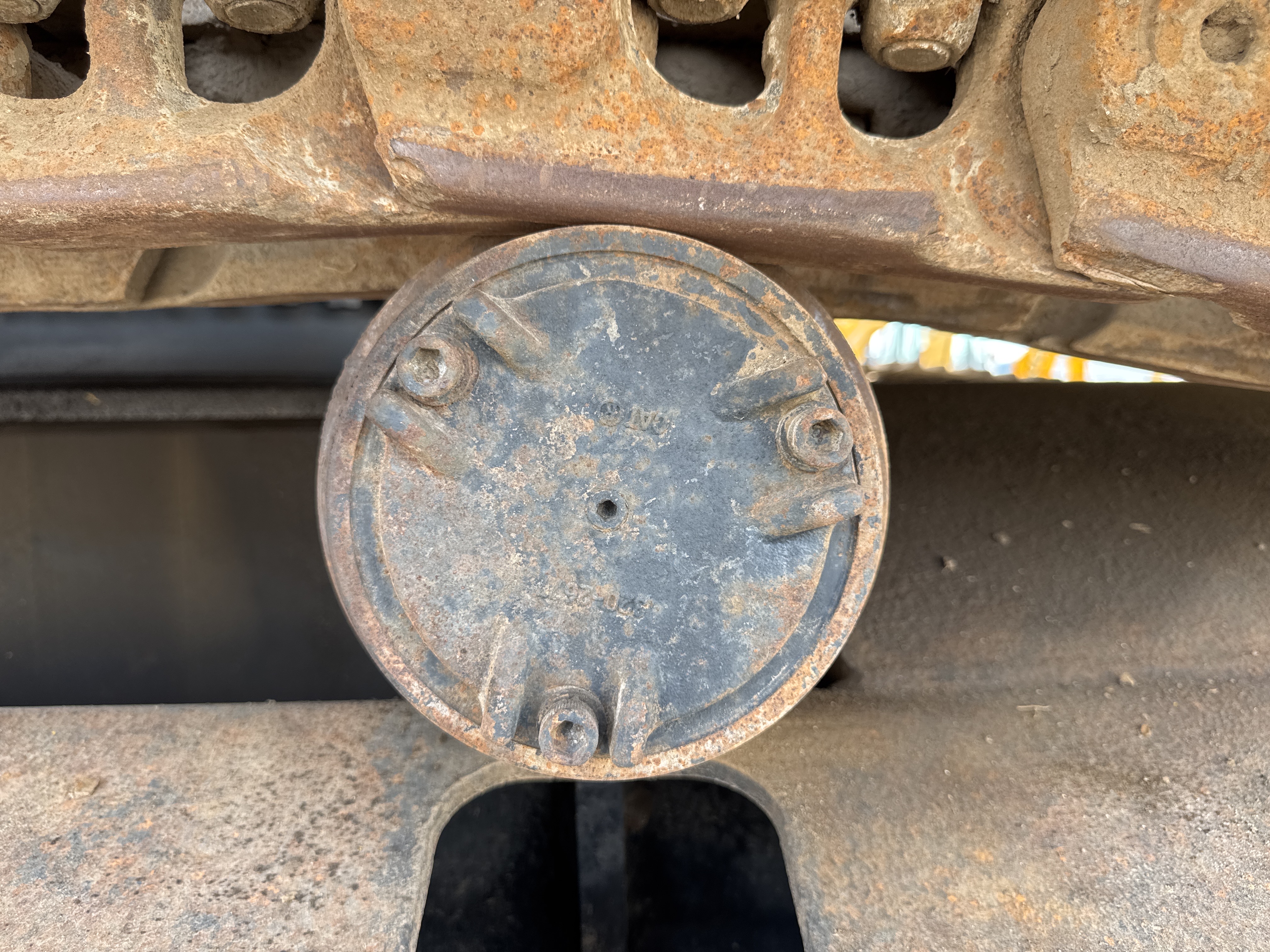LEX-004-Cat-349D2L-large-excavator-inspection-undercarriage-left-carrier-rollers