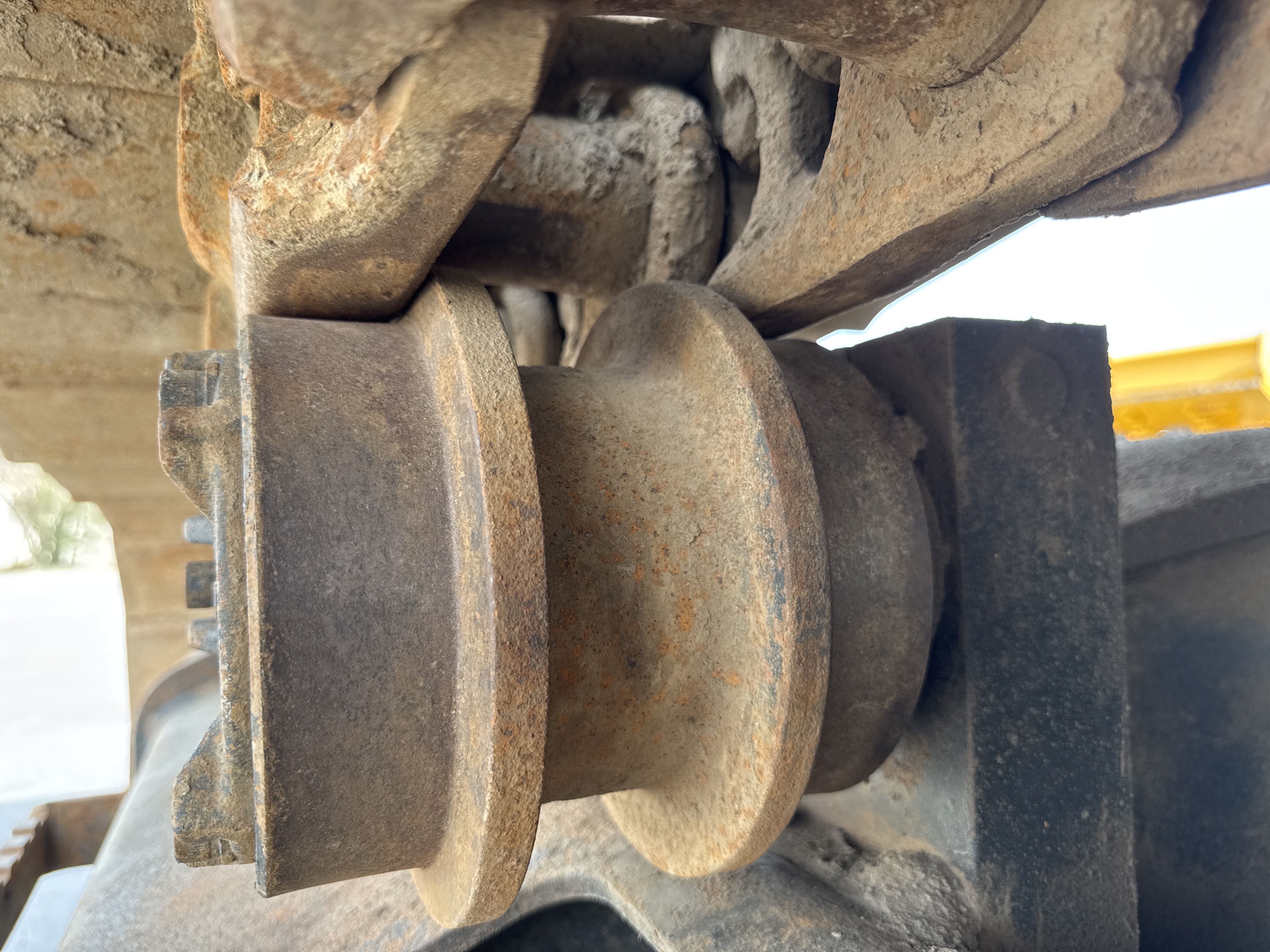 LEX-004-Cat-349D2L-large-excavator-inspection-undercarriage-left-carrier-rollers