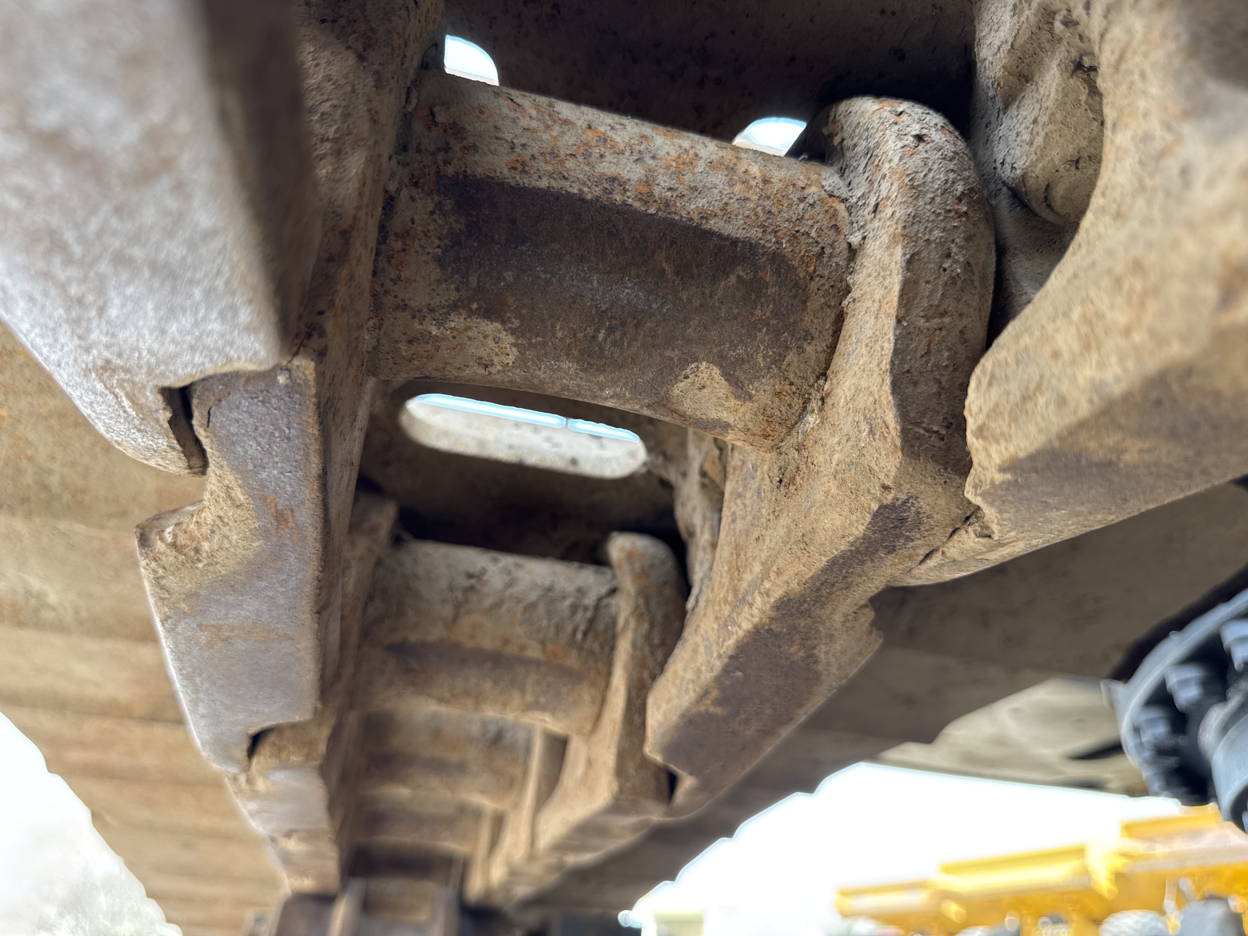 LEX-004-Cat-349D2L-large-excavator-inspection-undercarriage-left-track-chain