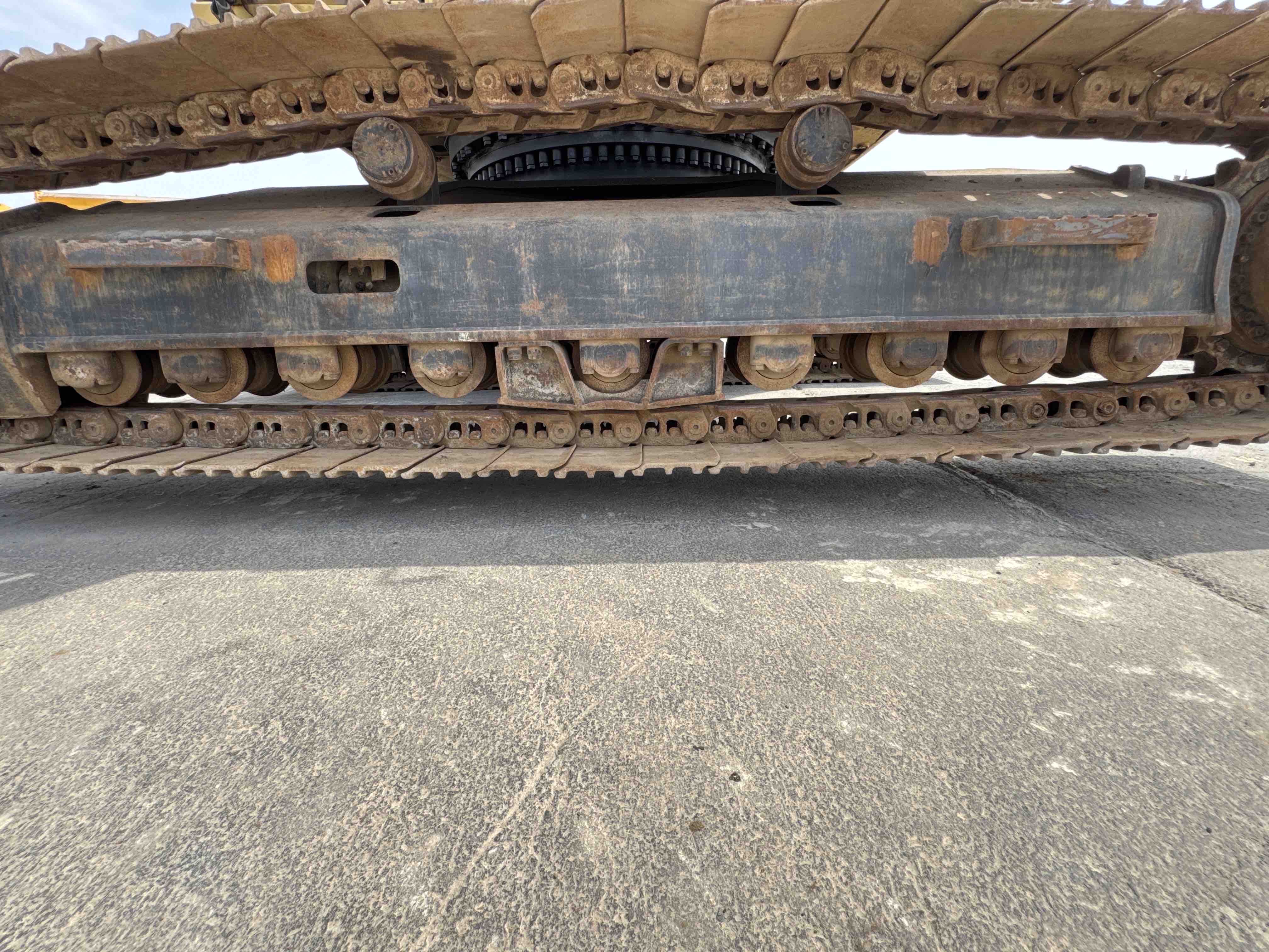 LEX-004-Cat-349D2L-large-excavator-inspection-undercarriage-left-track-rollers