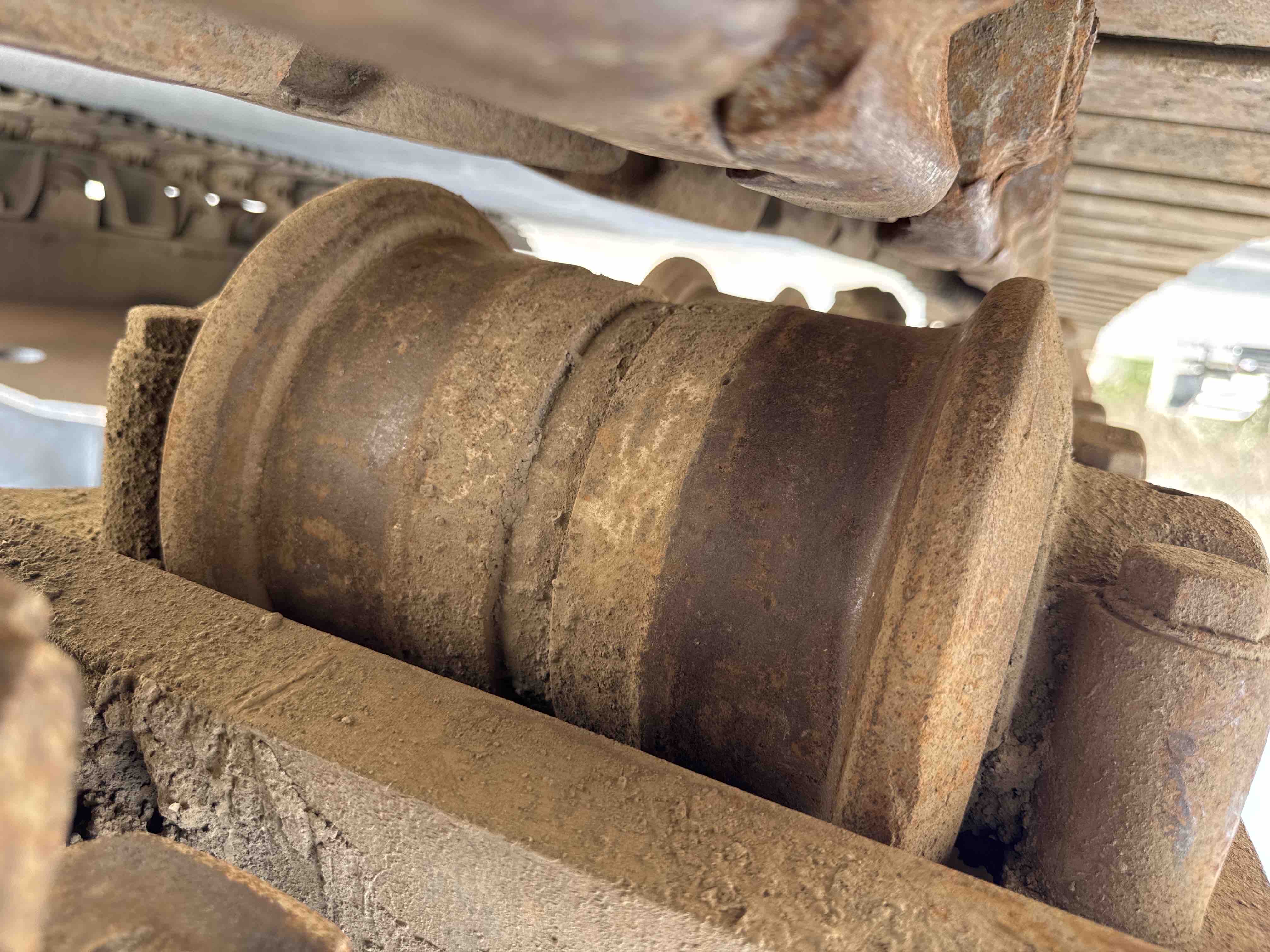 LEX-004-Cat-349D2L-large-excavator-inspection-undercarriage-left-track-rollers