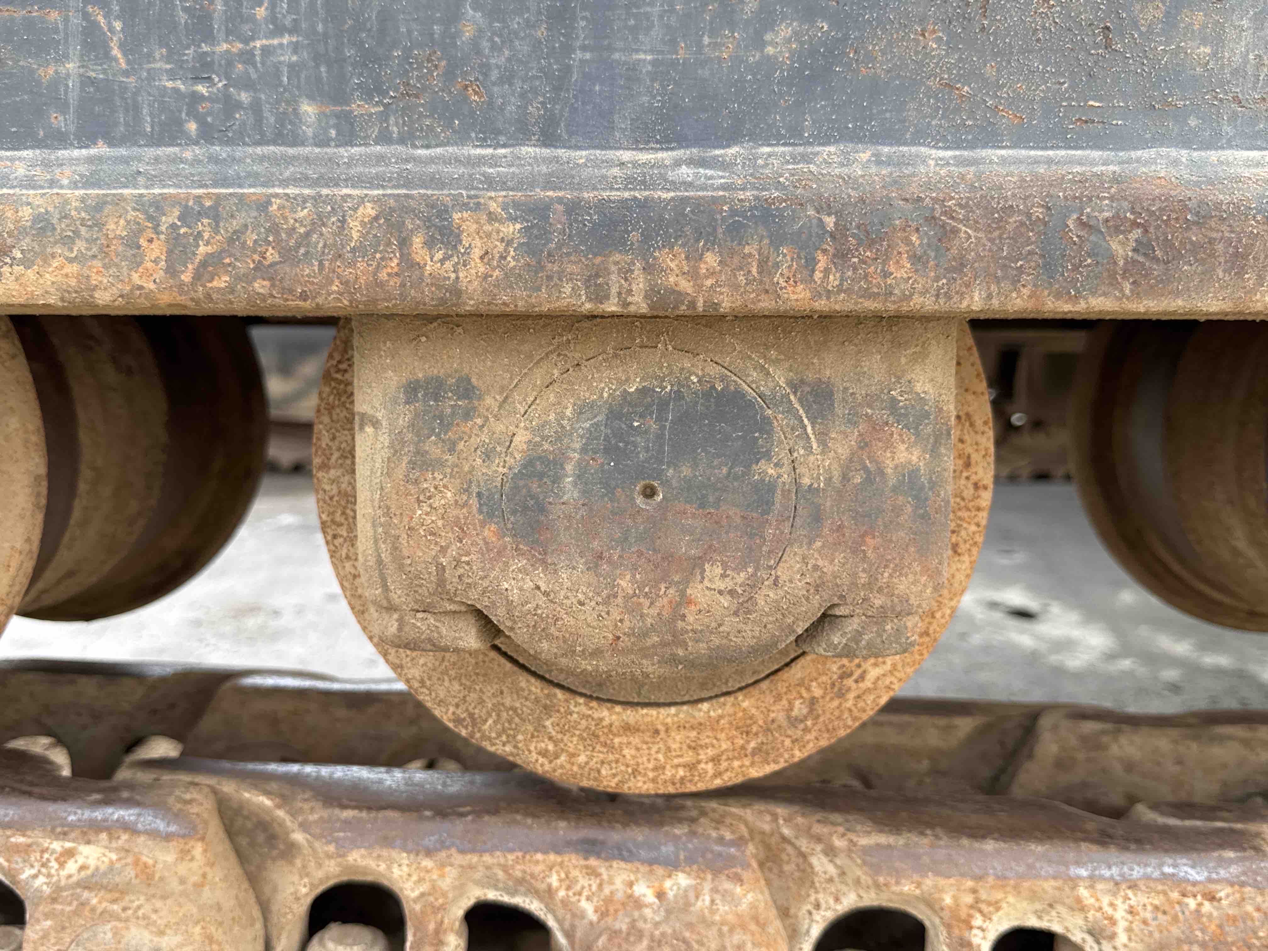 LEX-004-Cat-349D2L-large-excavator-inspection-undercarriage-left-track-rollers