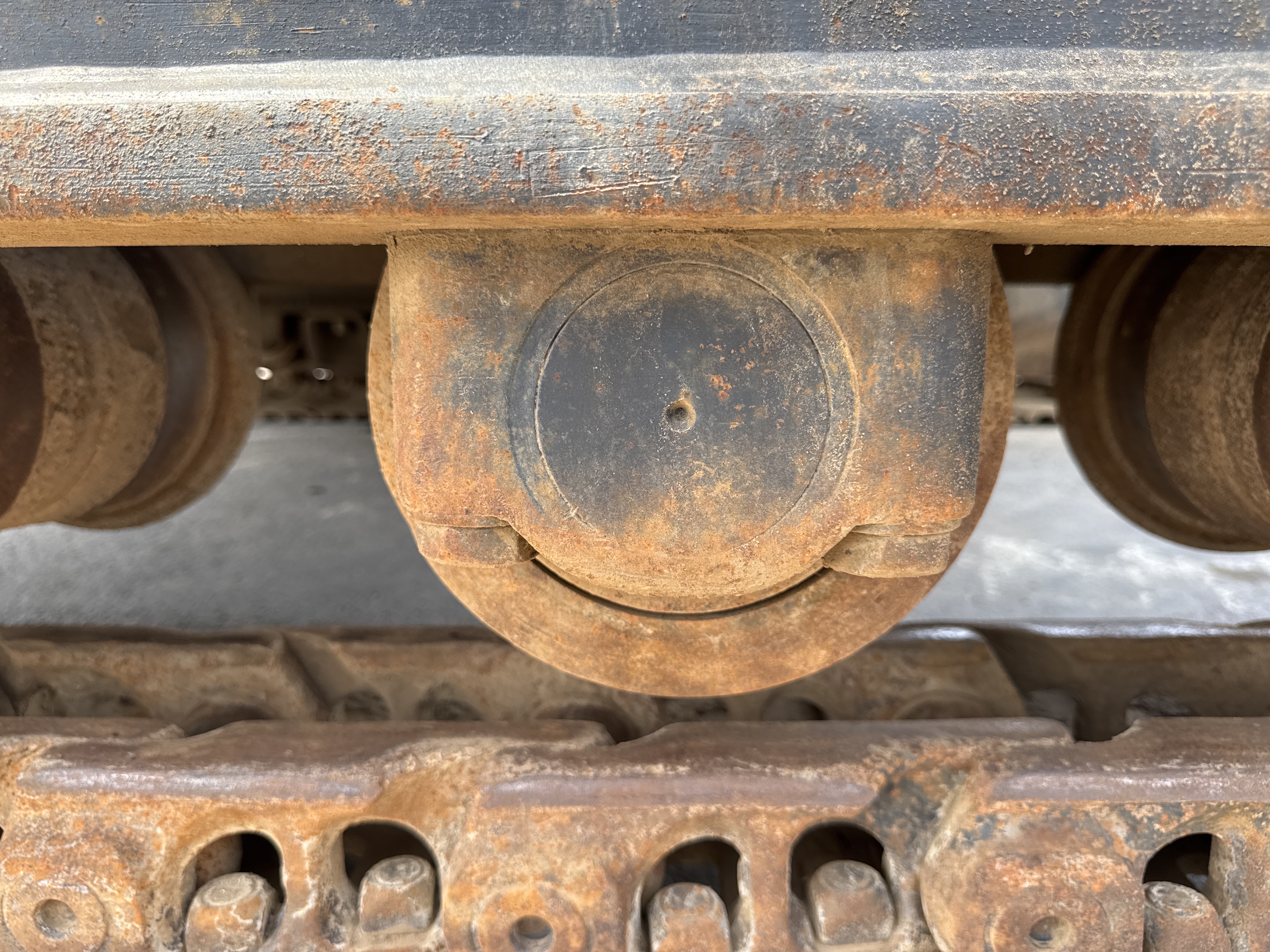LEX-004-Cat-349D2L-large-excavator-inspection-undercarriage-right-track-rollers