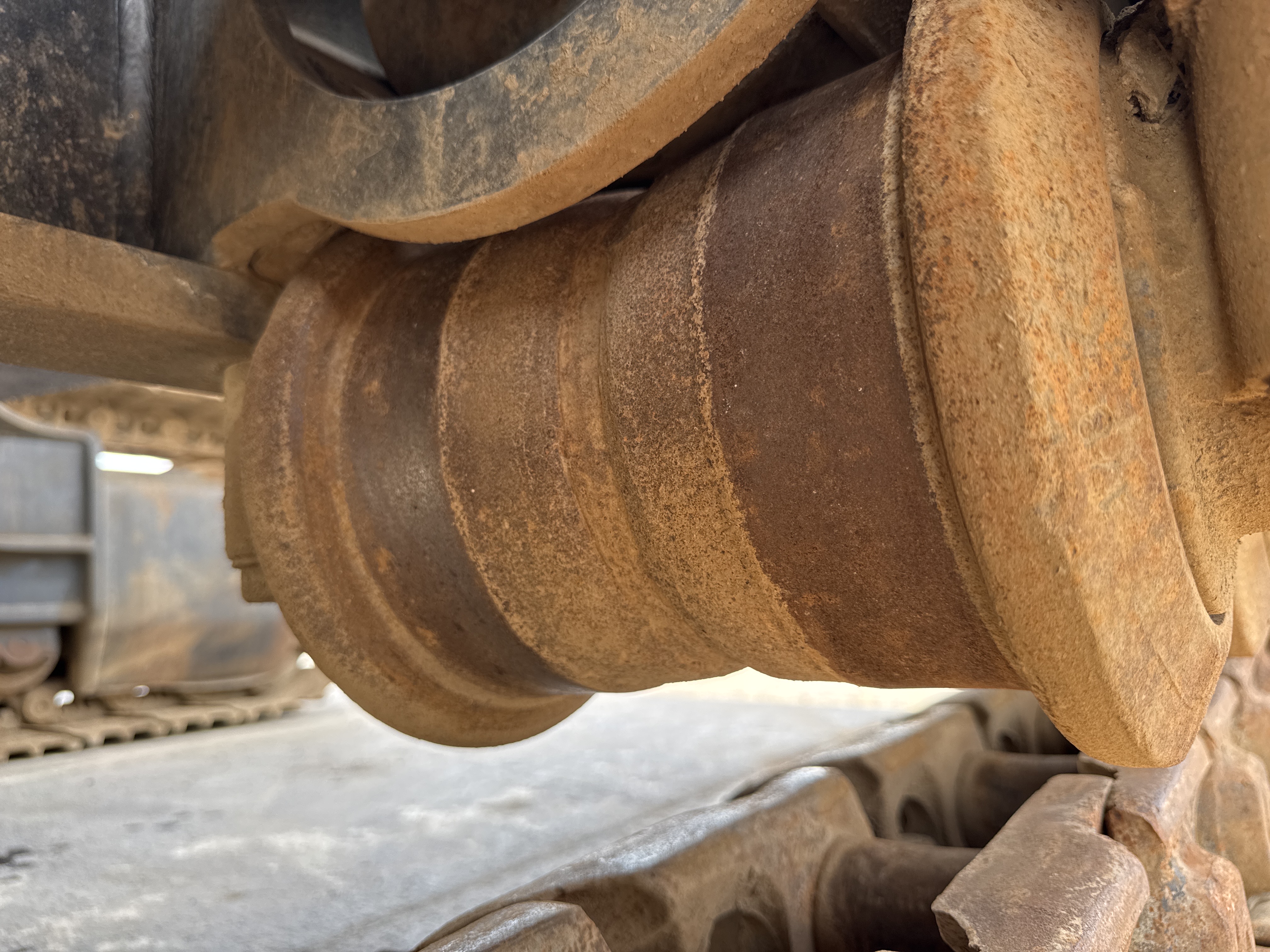 LEX-004-Cat-349D2L-large-excavator-inspection-undercarriage-right-track-rollers