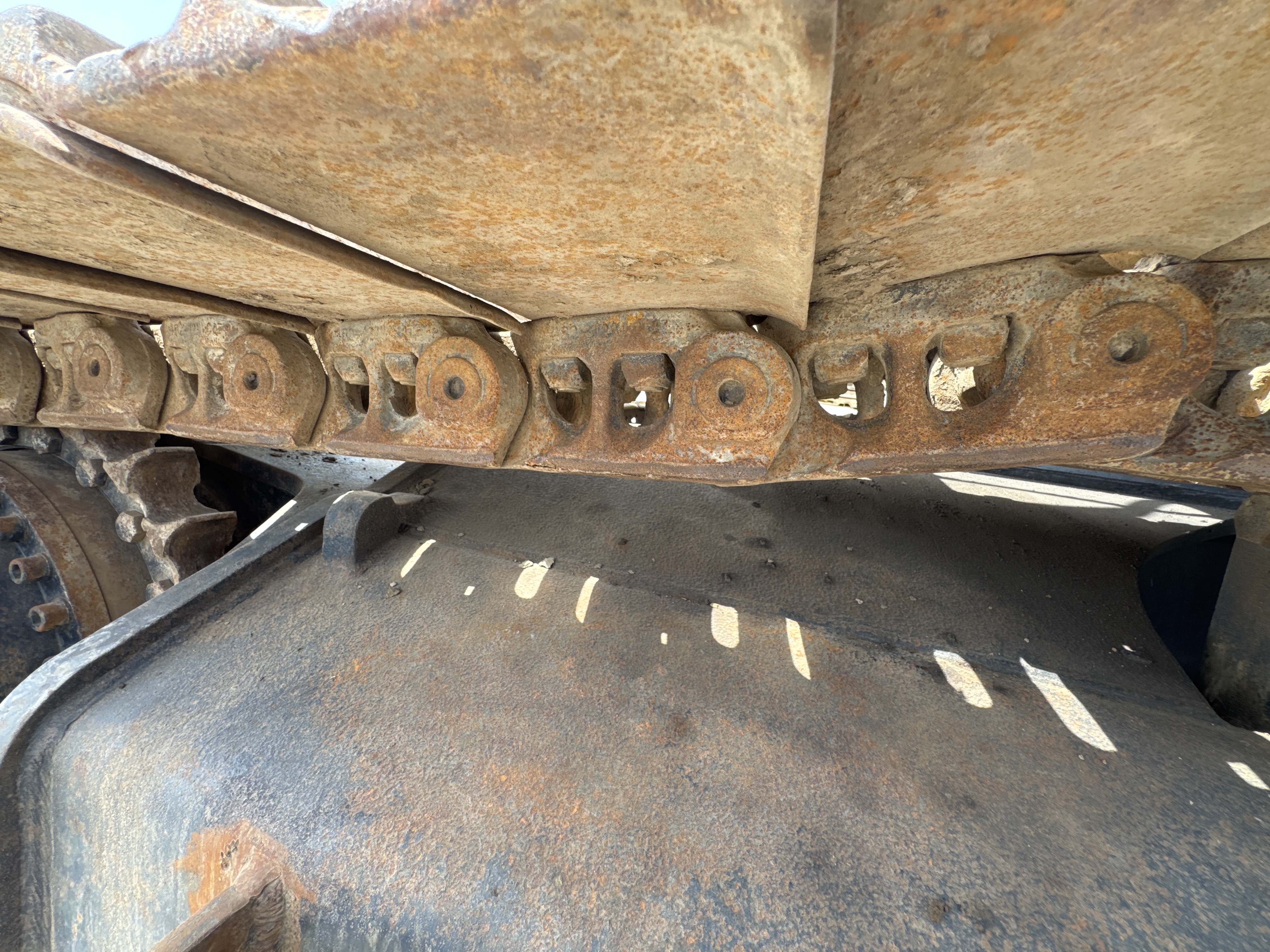 LEX-004-Cat-349D2L-large-excavator-inspection-undercarriage-right-track-chain