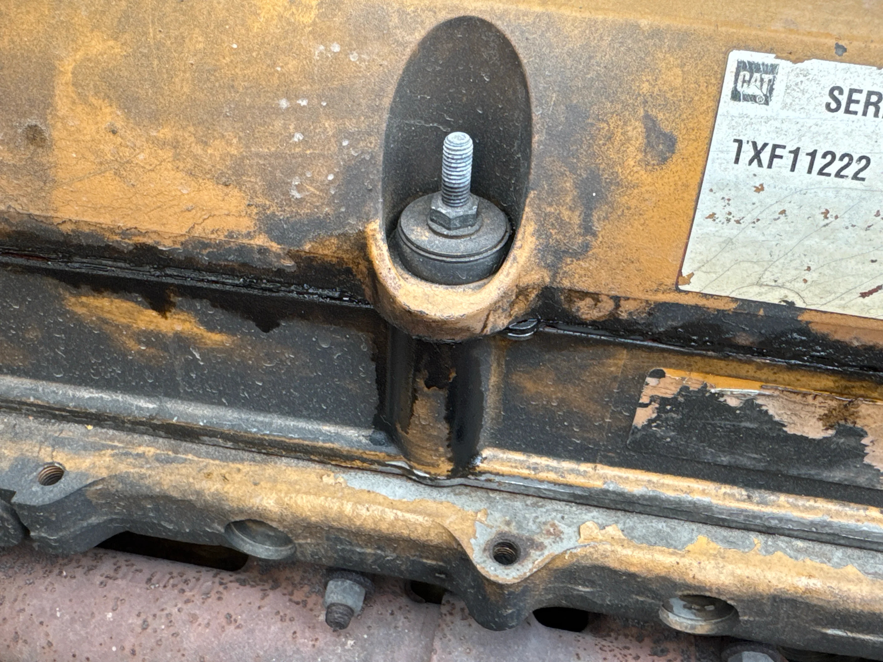 LEX-004-Cat-349D2L-large-excavator-inspection-engine-engine-oil-leaks
