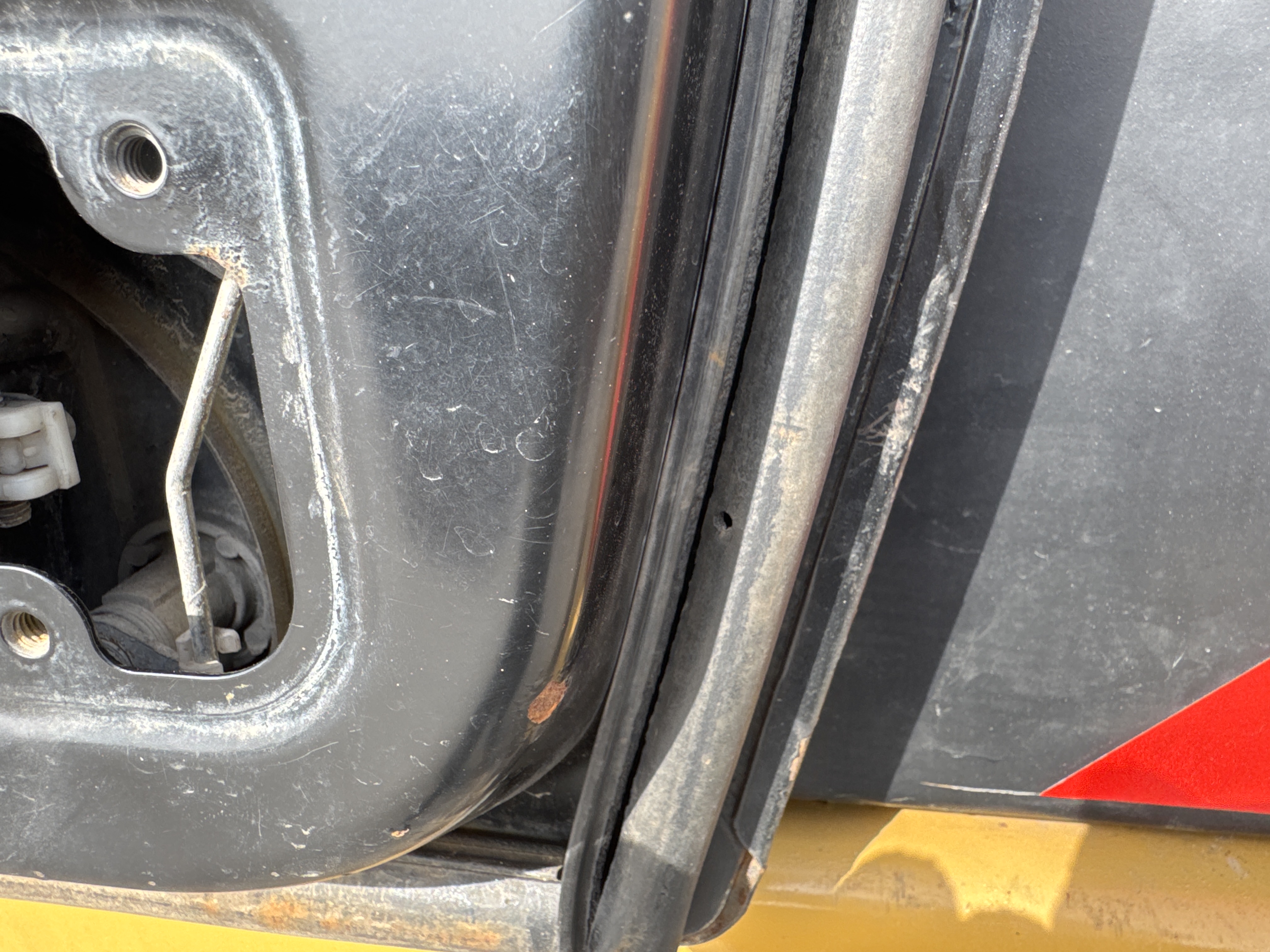 MDX-009-Cat-320D2-Medium-excavators-inspection-Structure-Doors-2