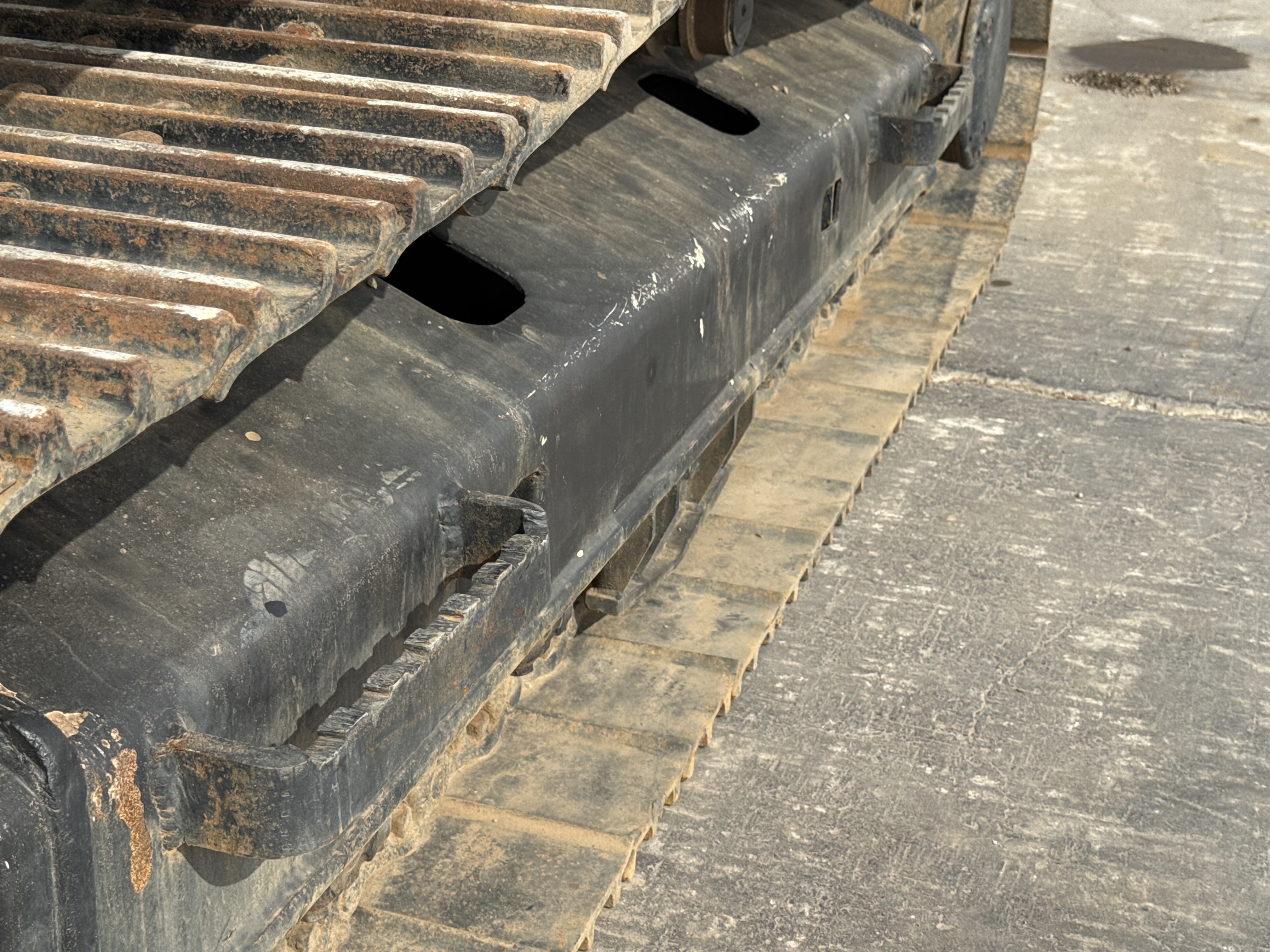 MDX-009-Cat-320D2-Medium-excavators-inspection-Structure-Steps/ladders-2