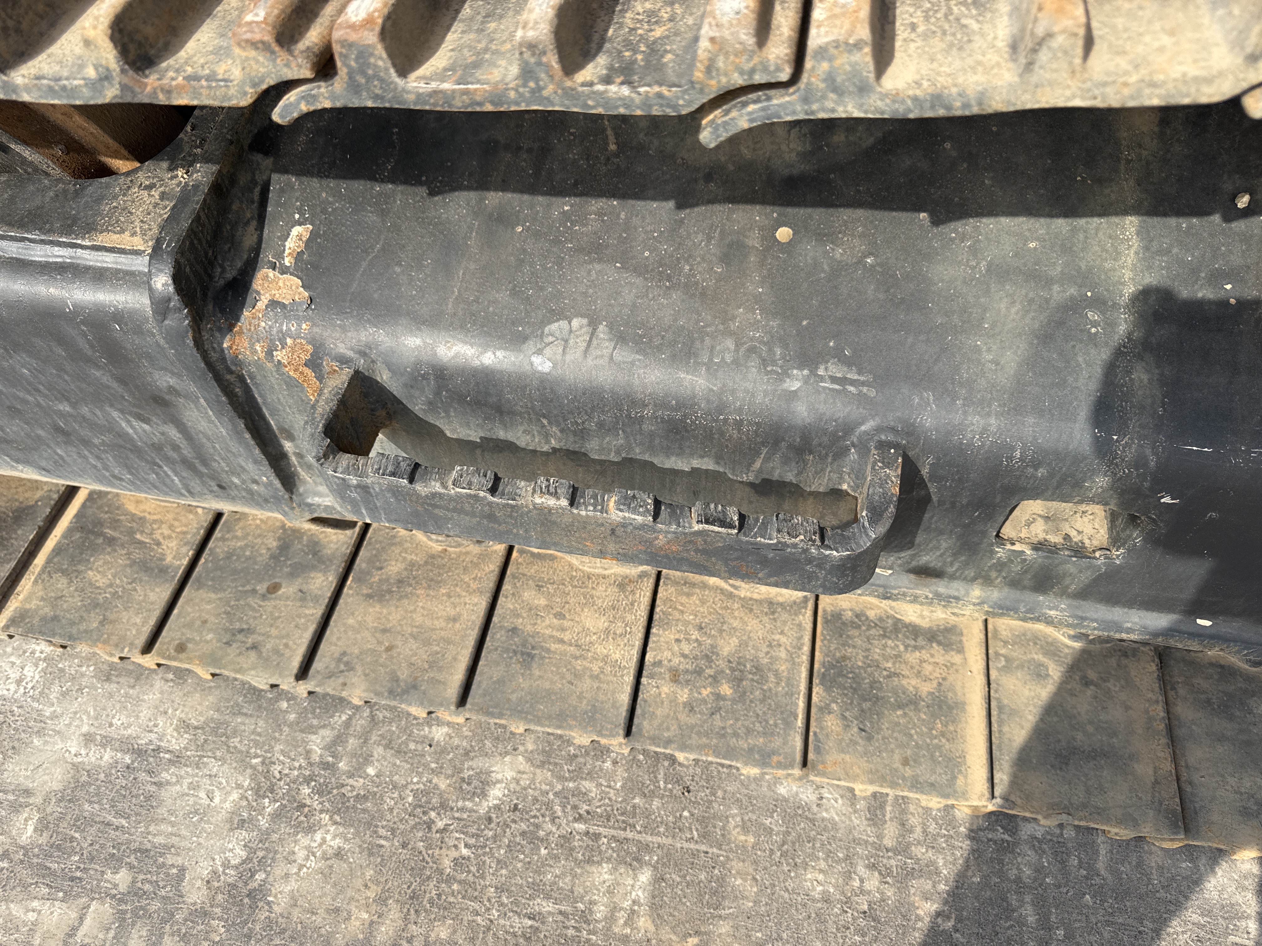 MDX-009-Cat-320D2-Medium-excavators-inspection-Structure-Steps/ladders-2
