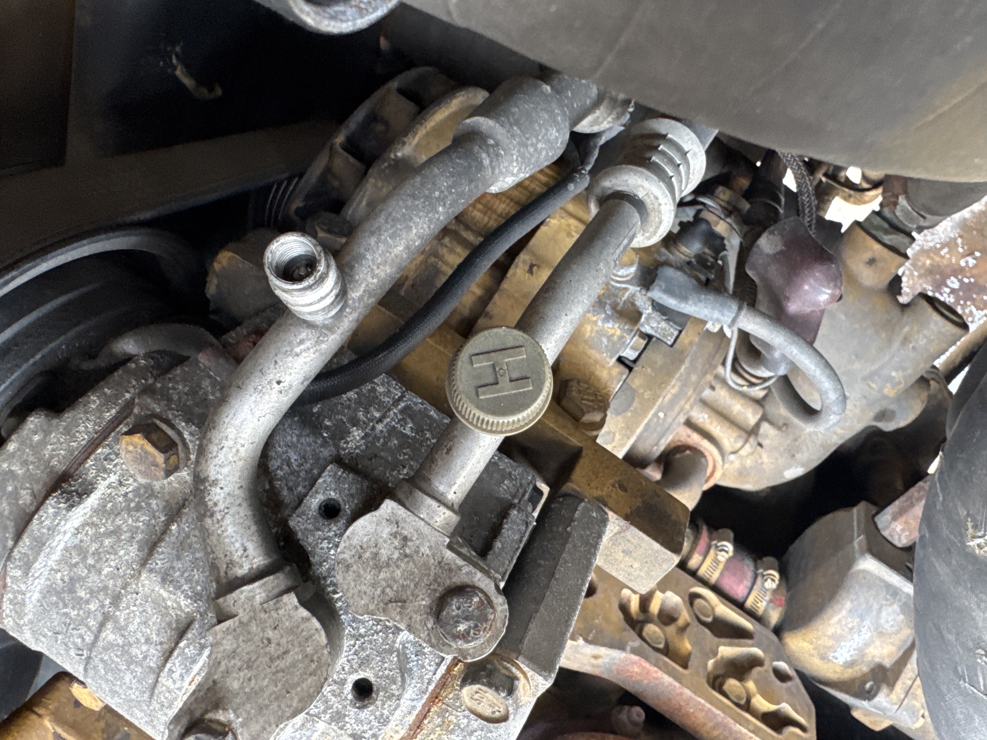 LEX-004-Cat-349D2L-large-excavator-inspection -air-conditioning-refrigerant-lines