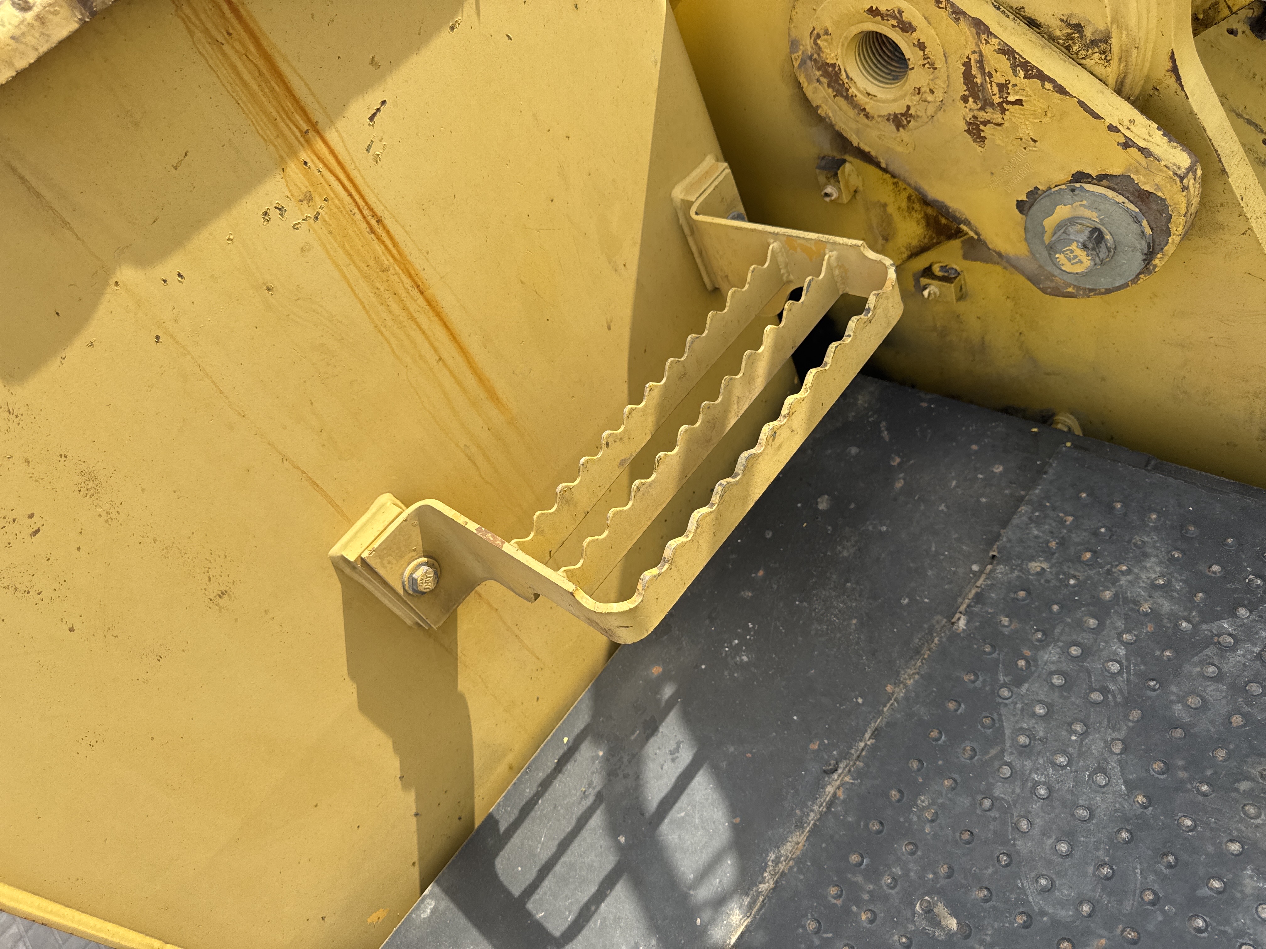LEX-004-Cat-349D2L-large-excavator-inspection-structure-steps-ladders