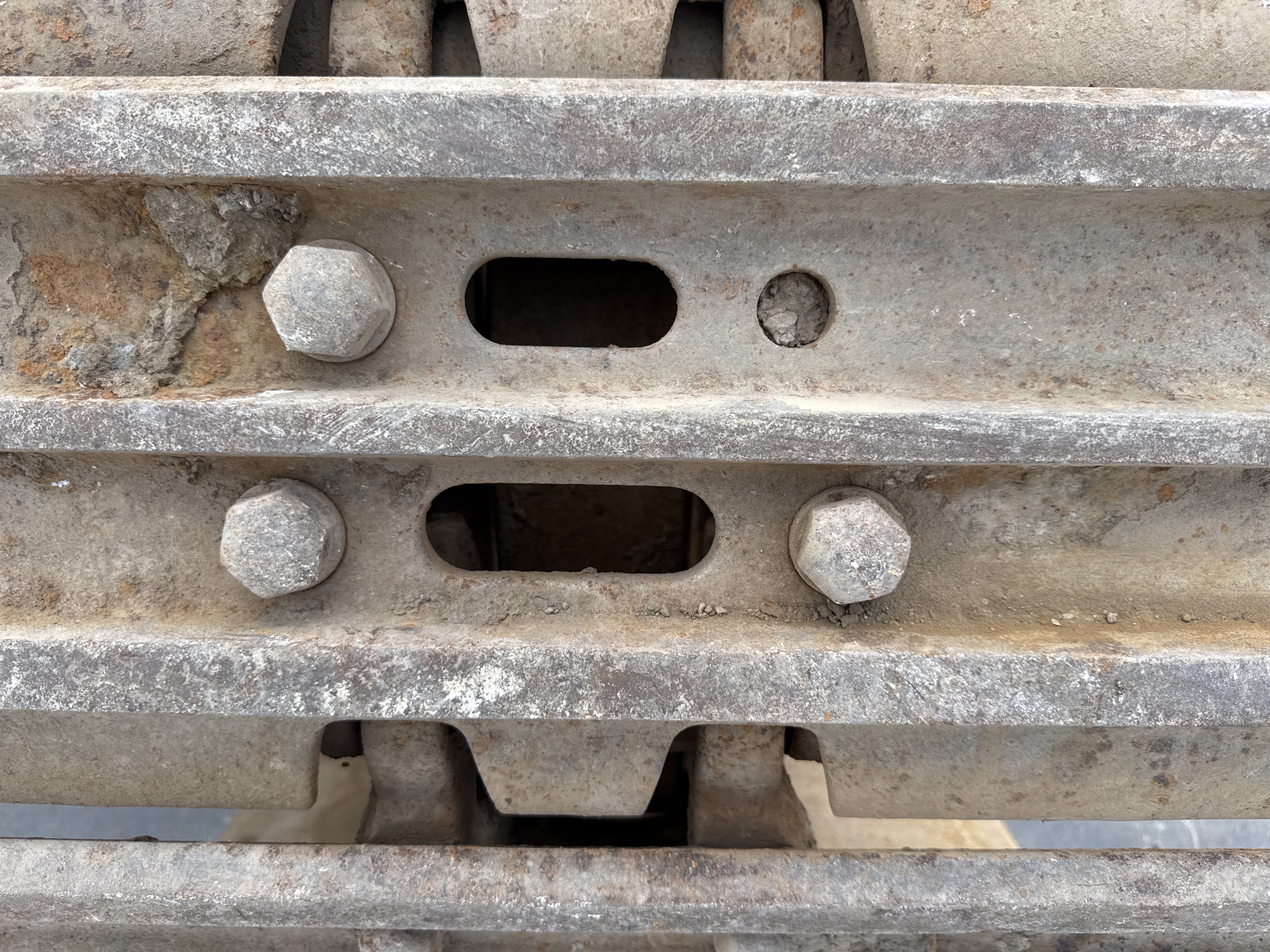 LEX-004-Cat-349D2L-large-excavator-inspection-undercarriage-left-track-shoes