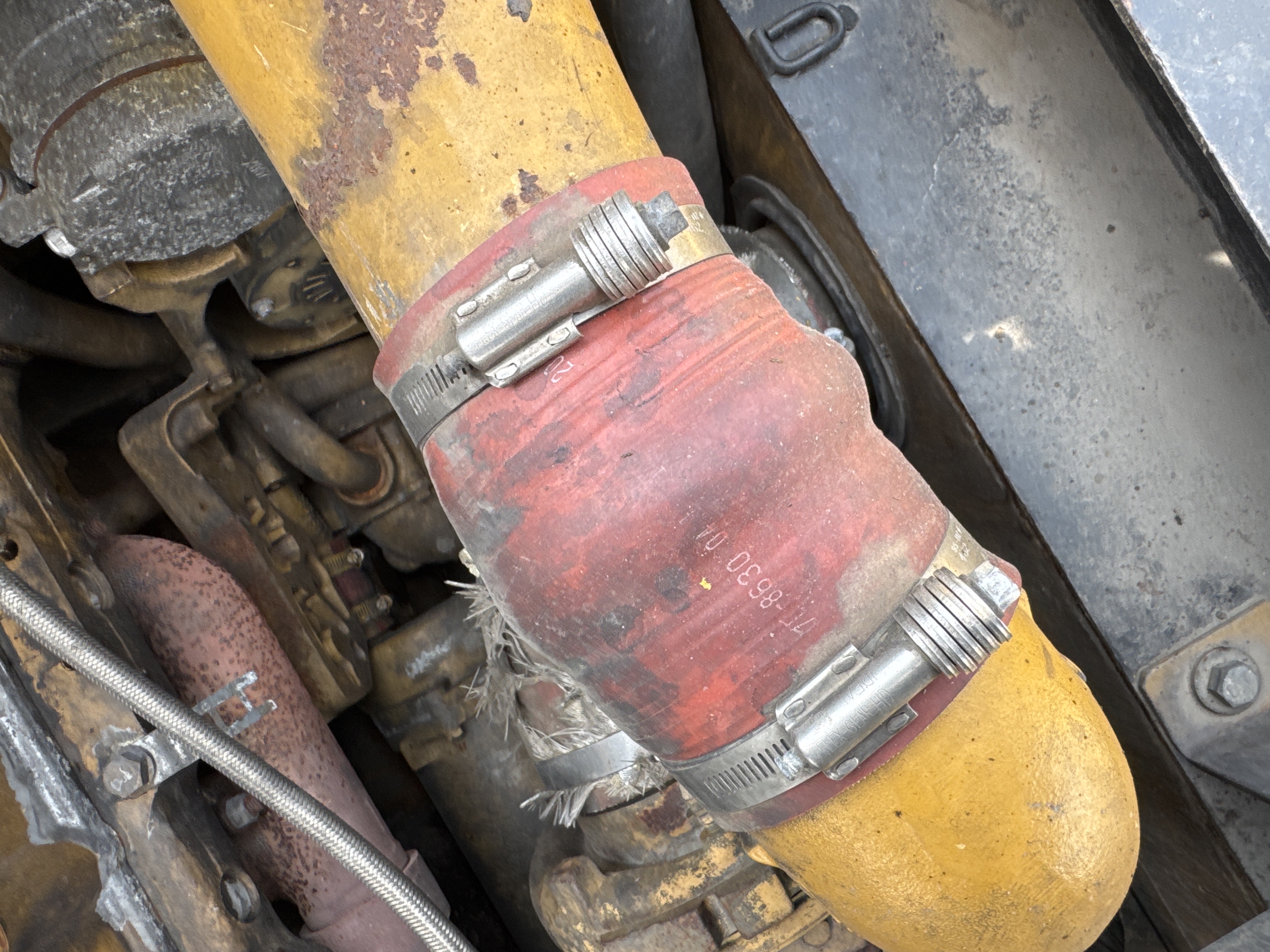 LEX-004-Cat-349D2L-large-excavator-inspection-engine-hoses