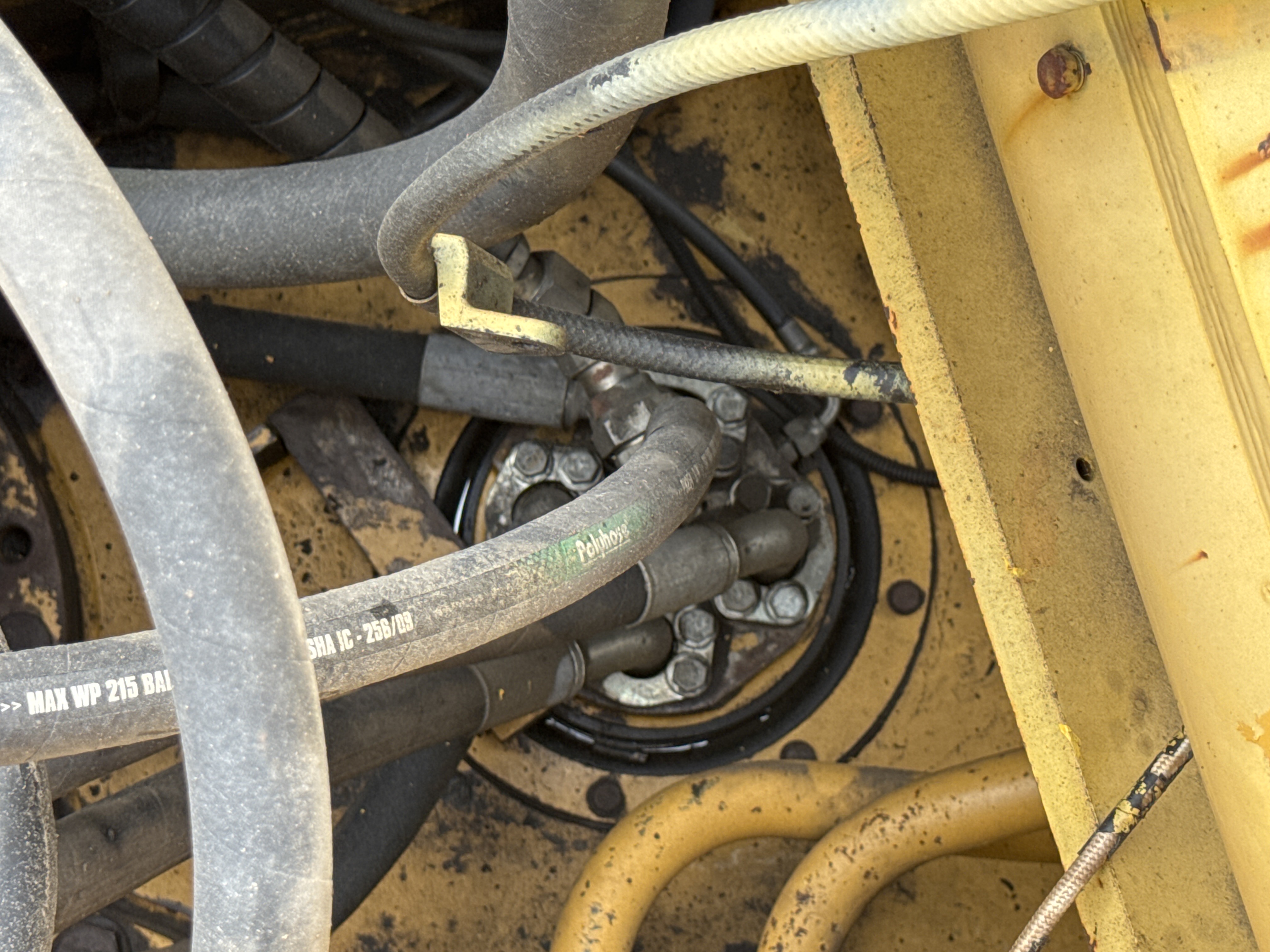LEX-004-Cat-349D2L-large-excavator-inspection-hydraulics-center-swivel-joint
