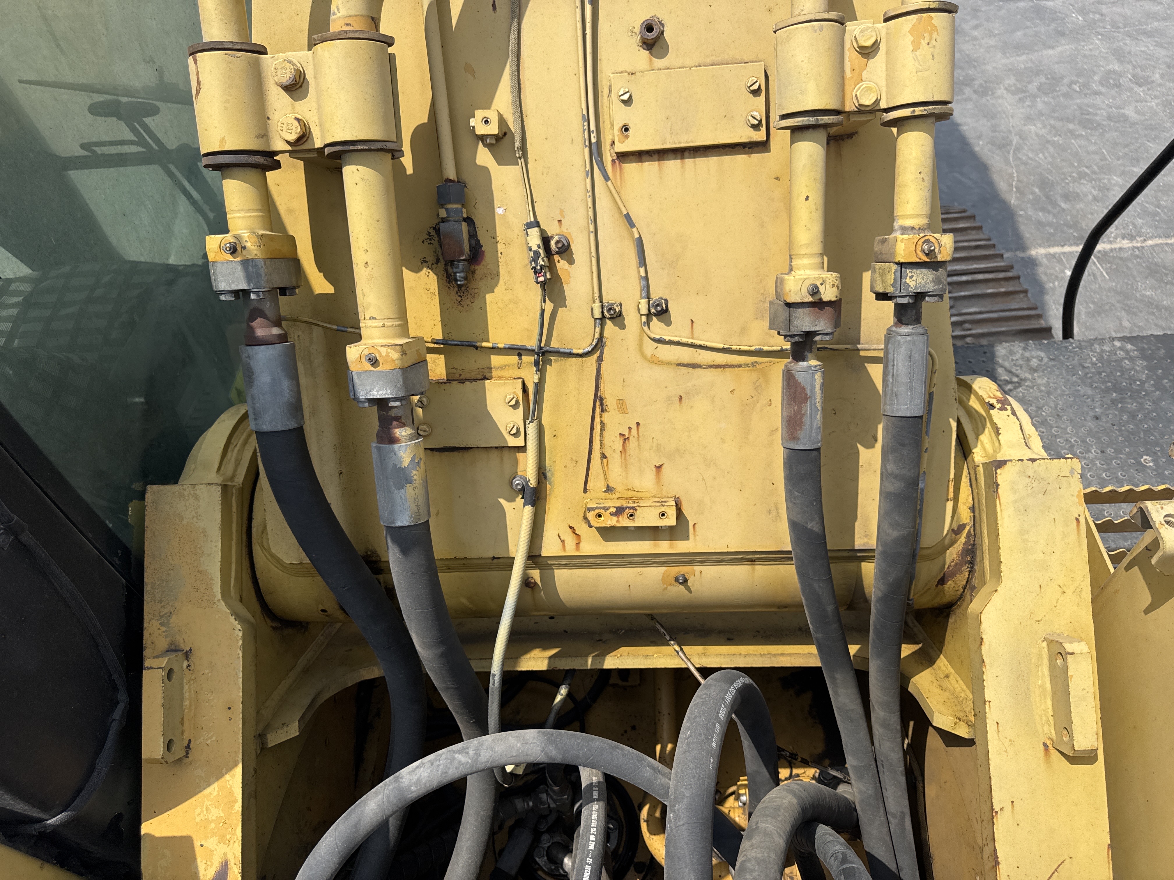 LEX-004-Cat-349D2L-large-excavator-inspection-hydraulics-hydraulic-hoses-and-lines