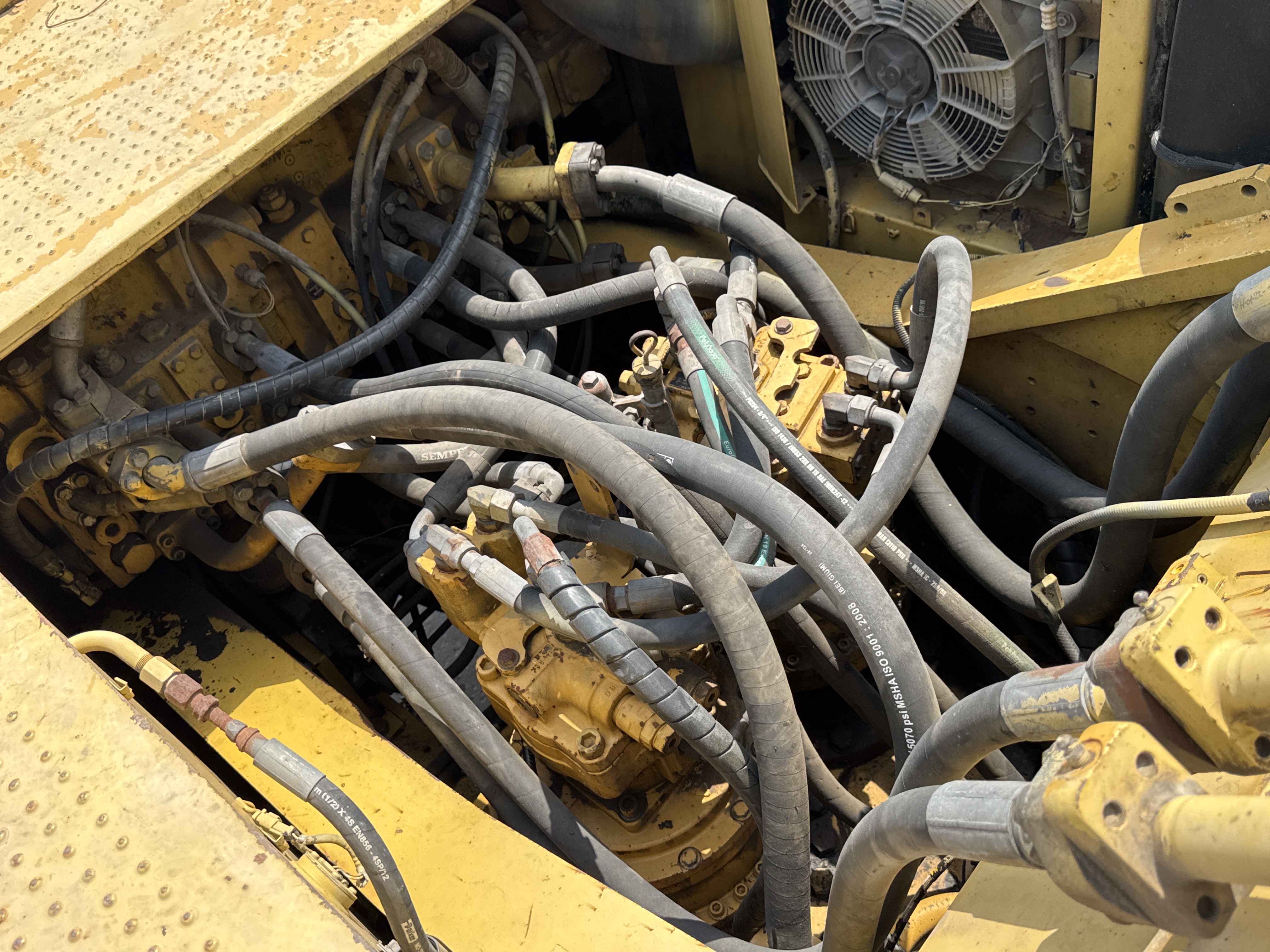LEX-004-Cat-349D2L-large-excavator-inspection-hydraulics-hydraulic-hoses-and-lines