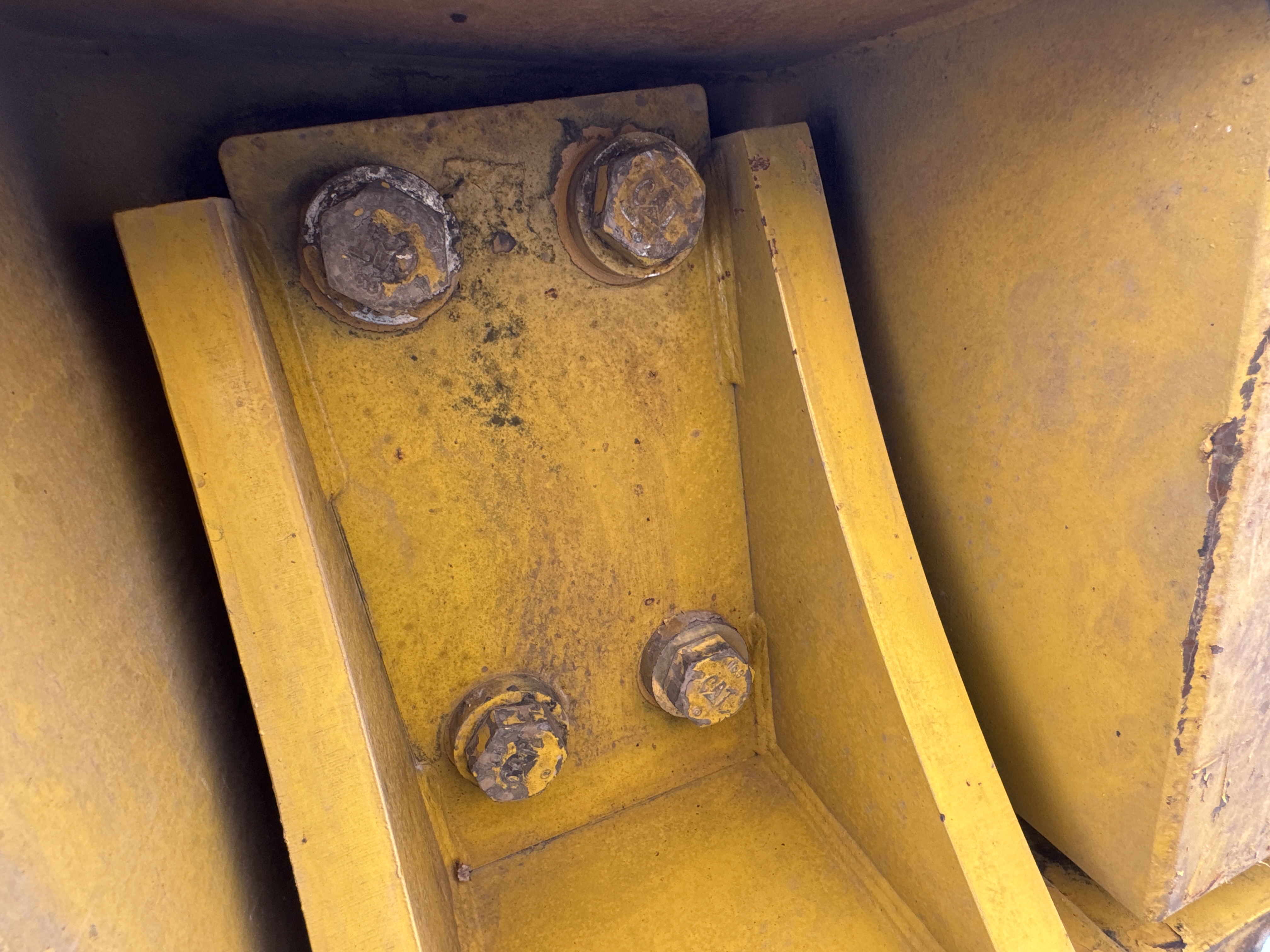 LEX-004-Cat-349D2L-large-excavator-inspection-safety-counter-weight-bolts