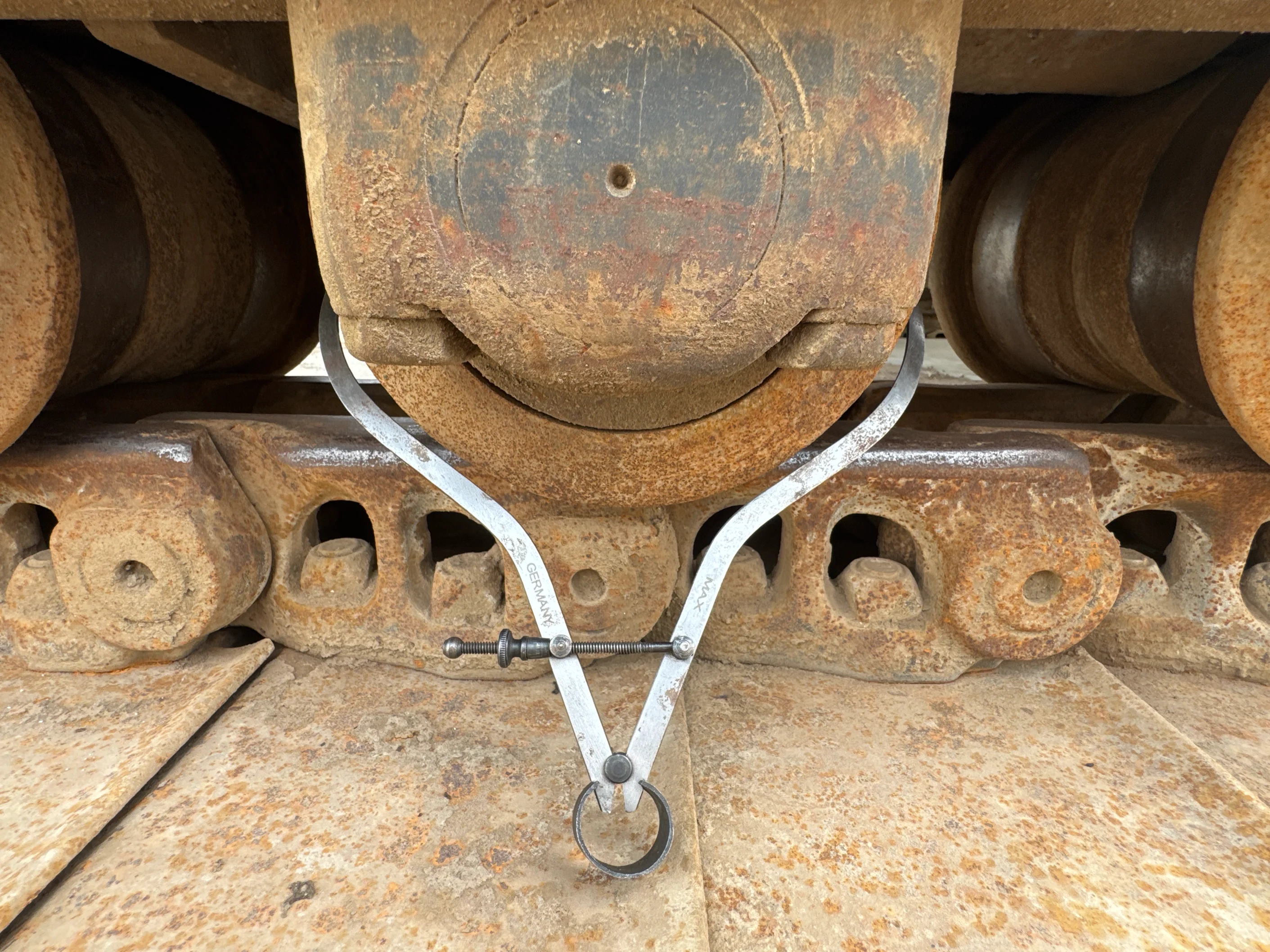 LEX-004-Cat-349D2L-large-excavator-inspection-undercarriage-left-track-rollers
