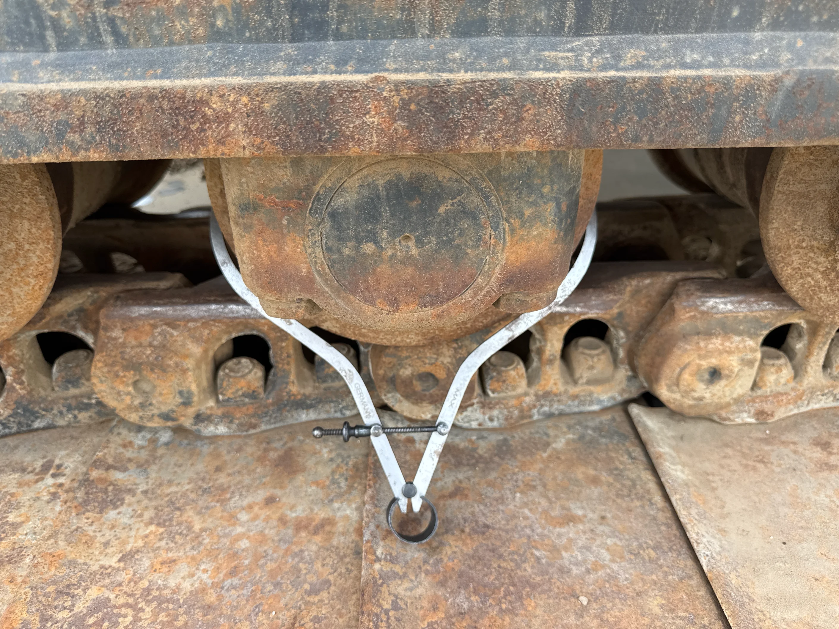 LEX-004-Cat-349D2L-large-excavator-inspection-undercarriage-right-track-rollers