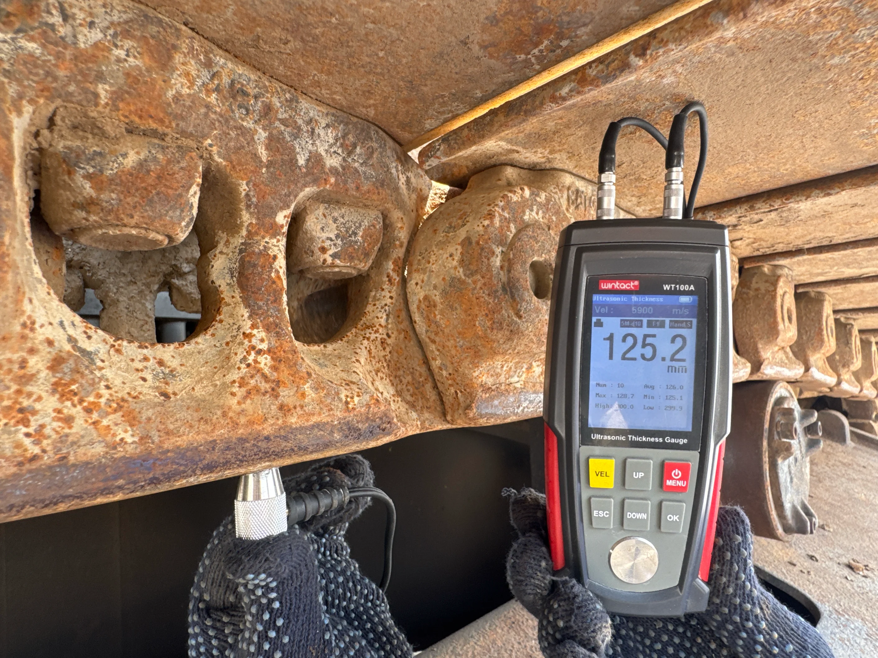 LEX-004-Cat-349D2L-large-excavator-inspection-undercarriage-left-track-chain