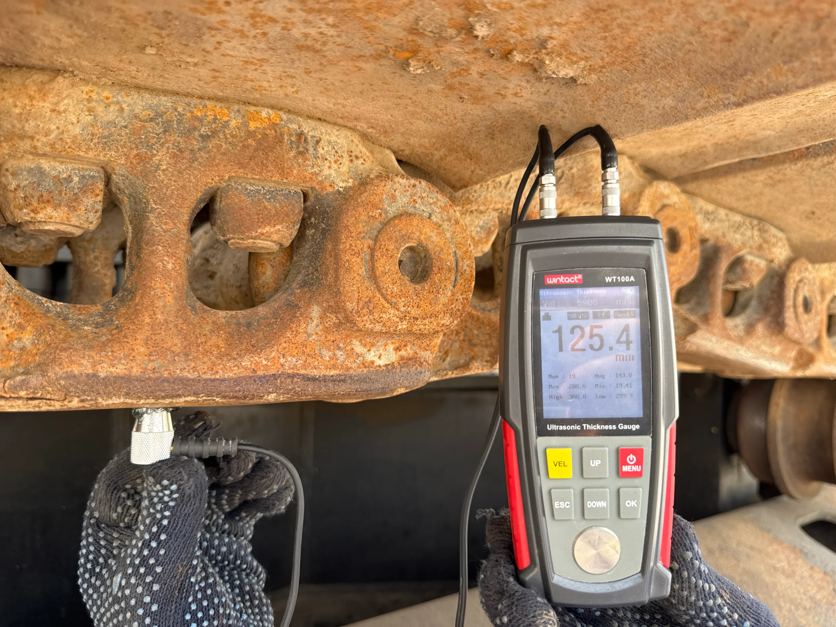 LEX-004-Cat-349D2L-large-excavator-inspection-undercarriage-right-track-chain