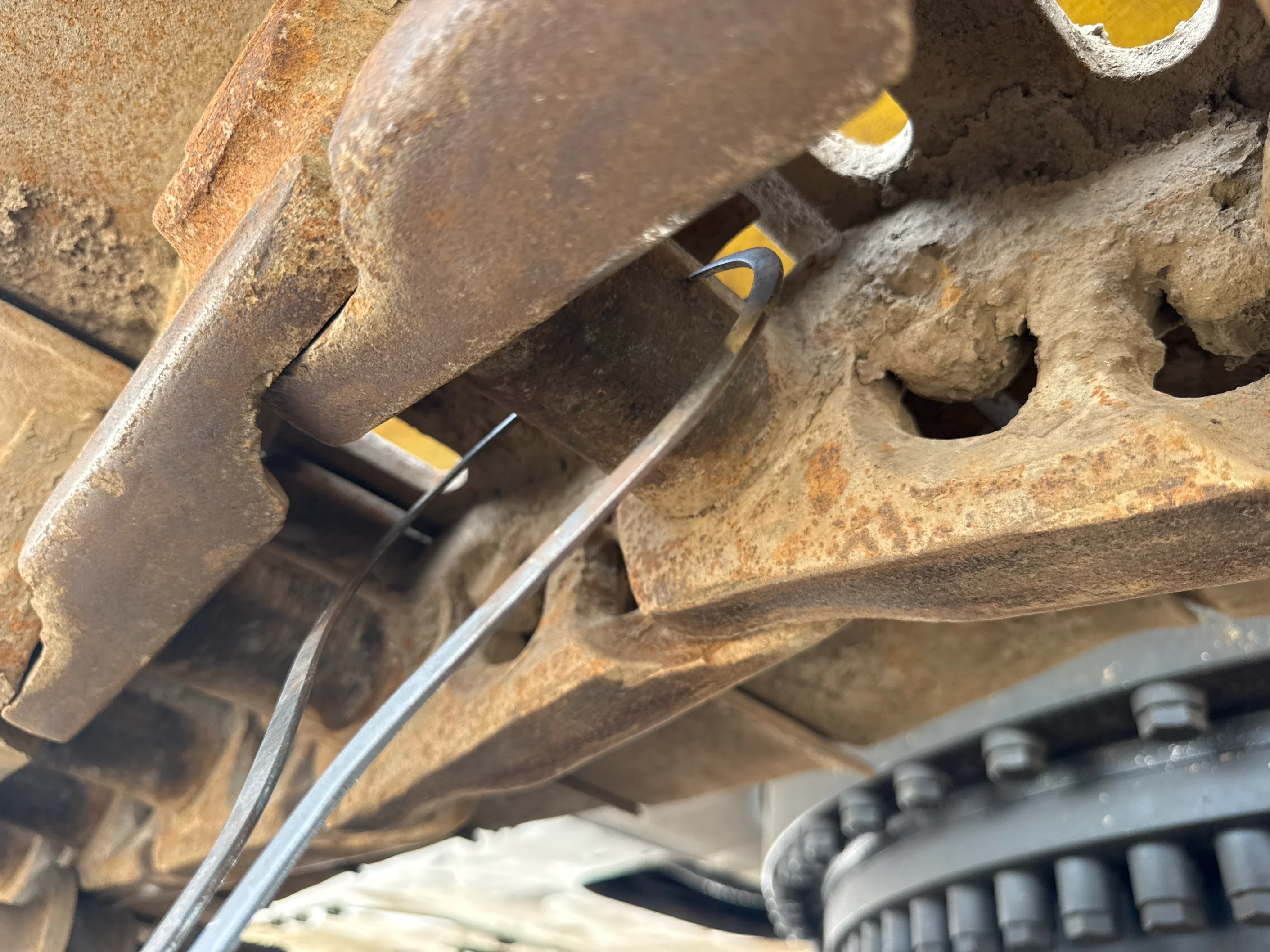 LEX-004-Cat-349D2L-large-excavator-inspection-undercarriage-right-track-chain