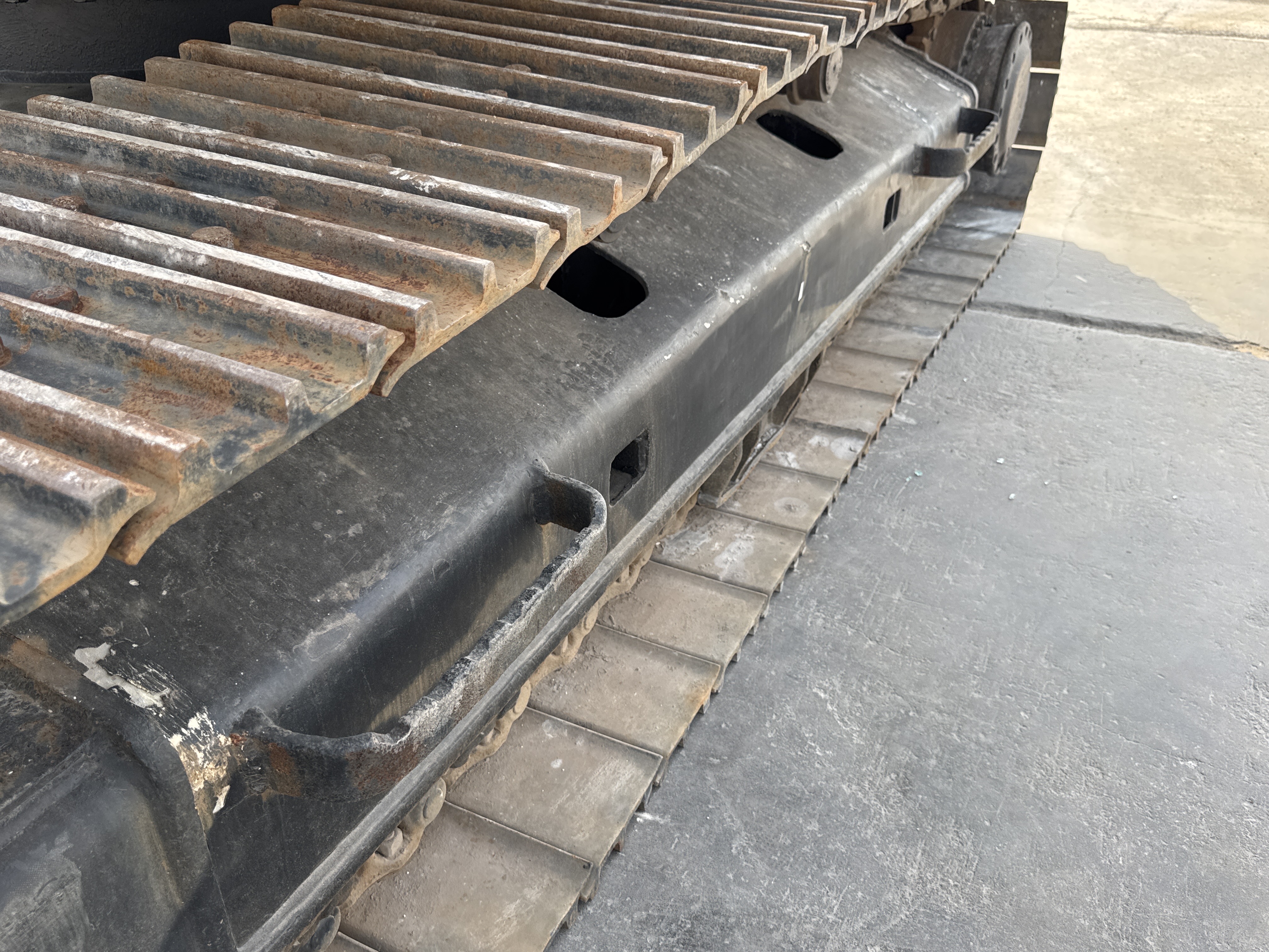 MDX-007-Cat-320D2-Medium-excavators-inspection-Structure-Steps/ladders-2