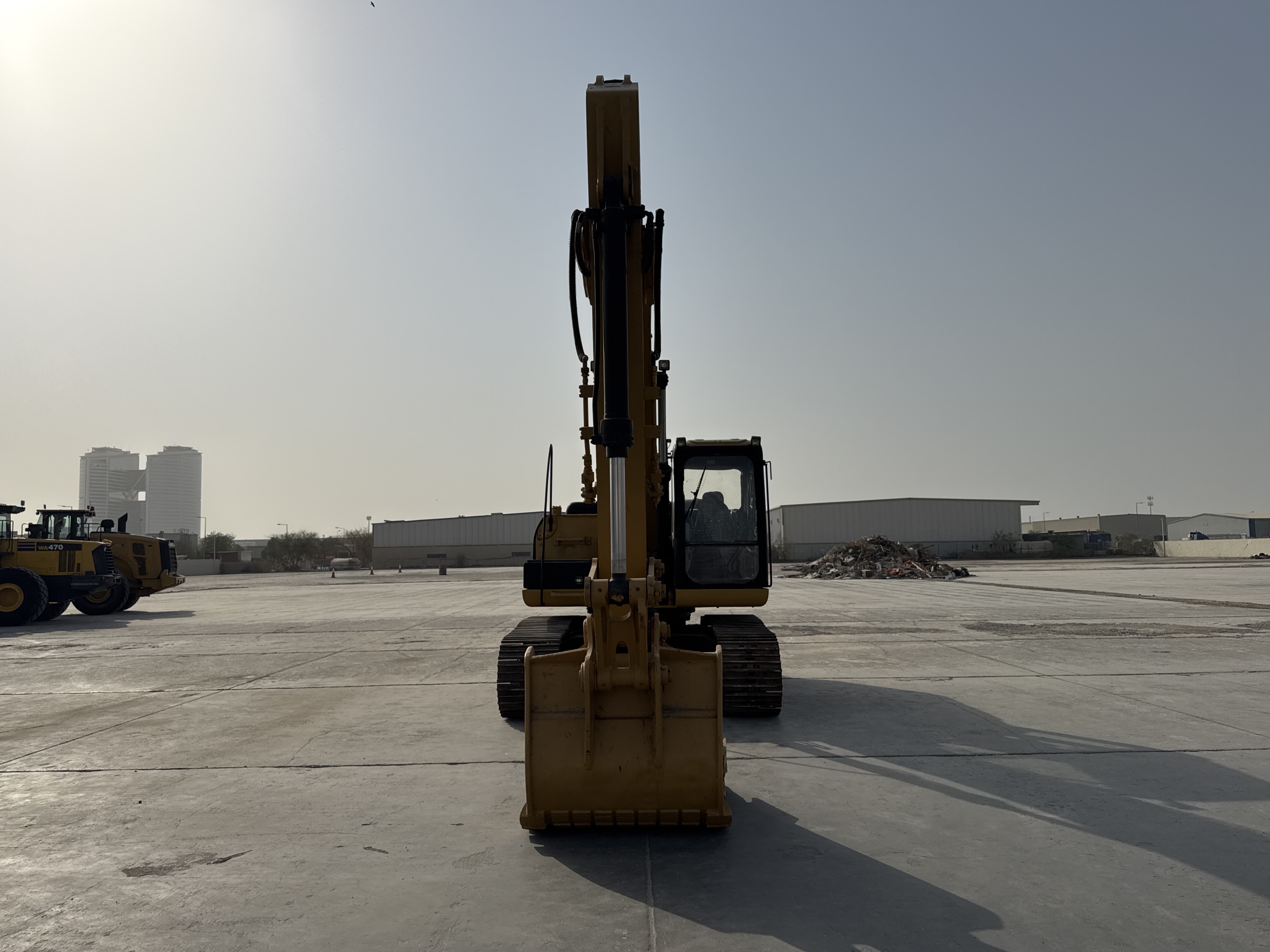 MDX-007-Cat-320D2-Medium-excavators-inspection-Structure-Paint-2