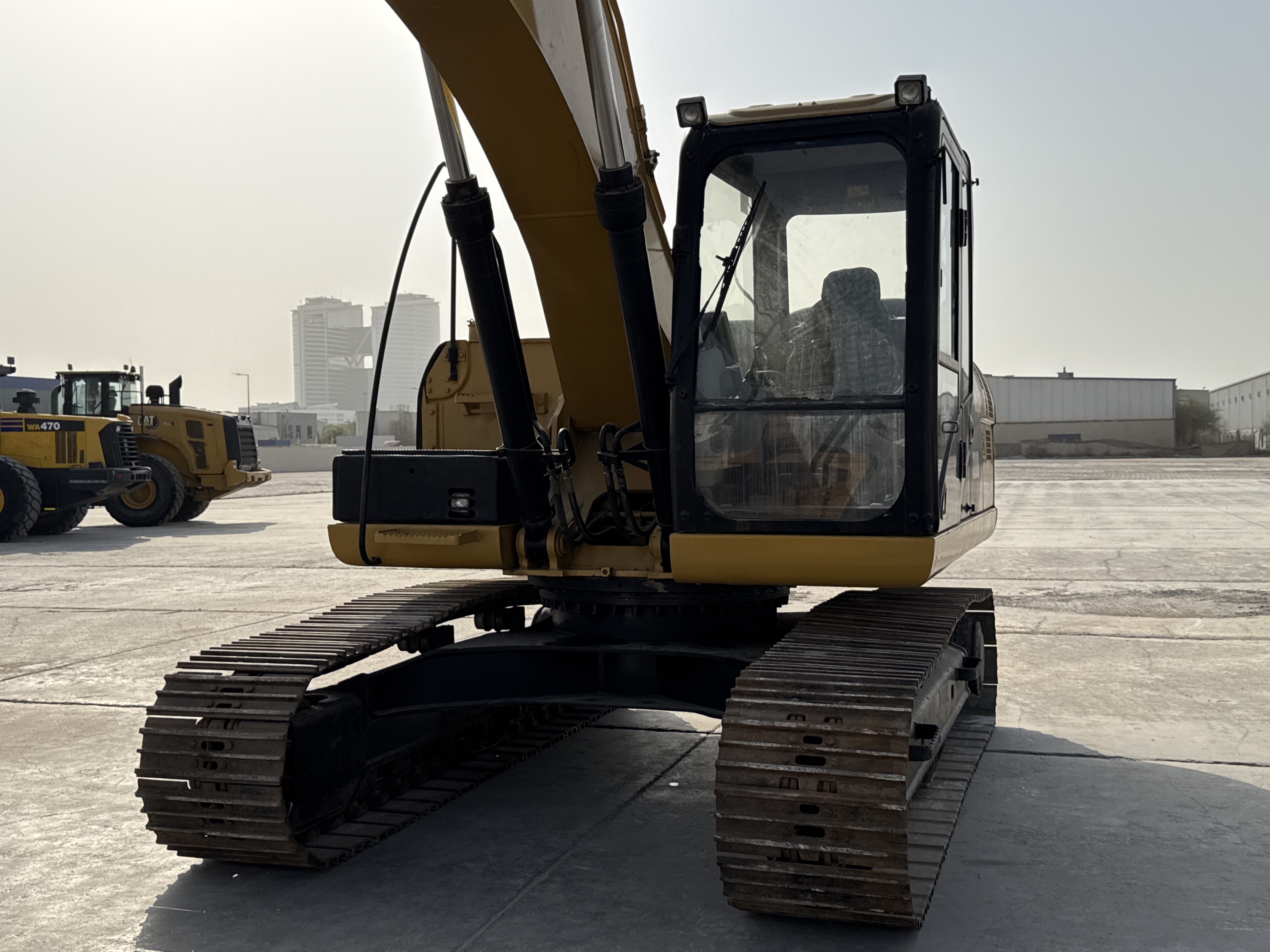 MDX-007-Cat-320D2-Medium-excavators-inspection-Structure-Paint-2