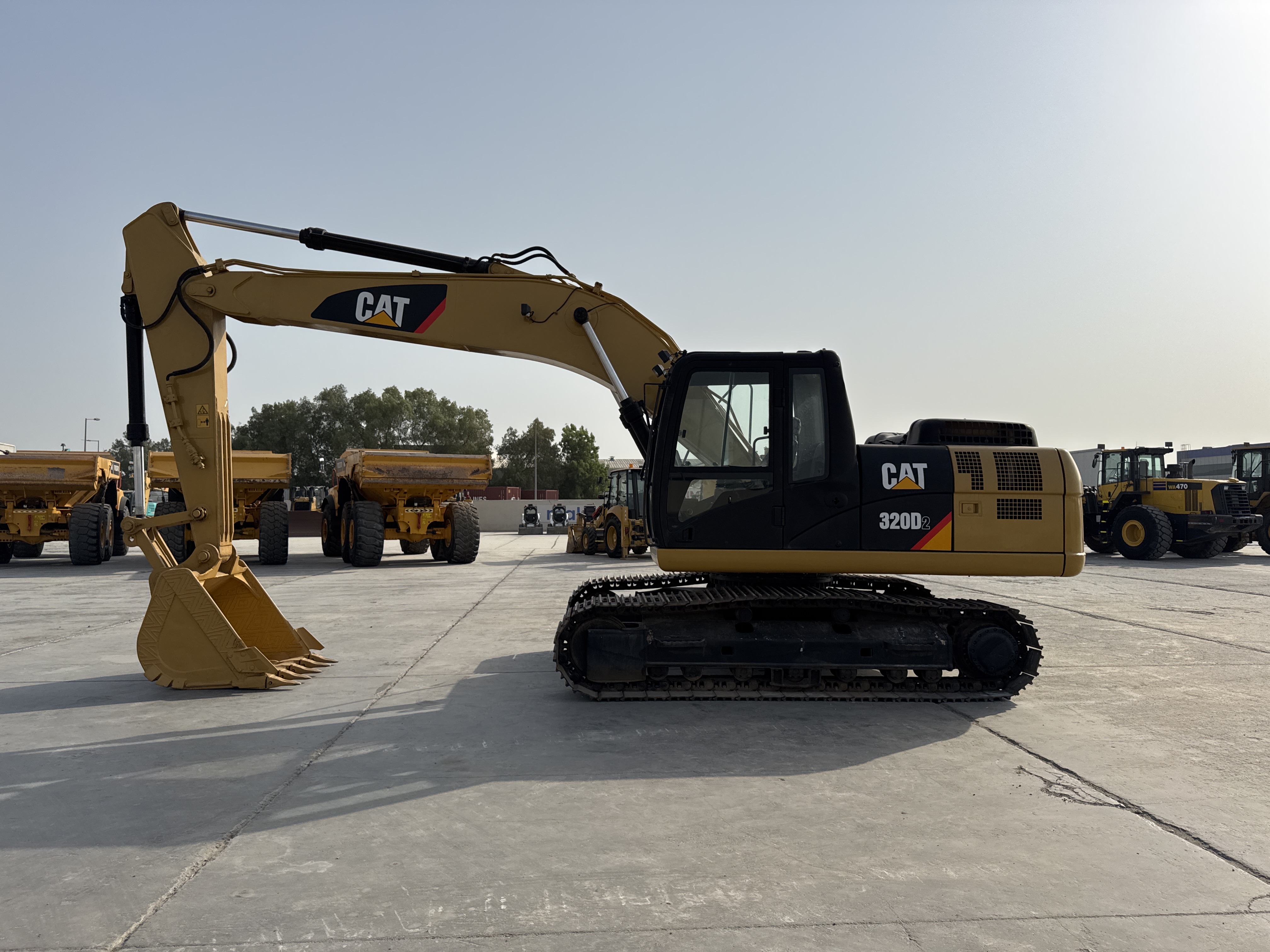 MDX-007-Cat-320D2-Medium-excavators-inspection-Structure-Paint-2