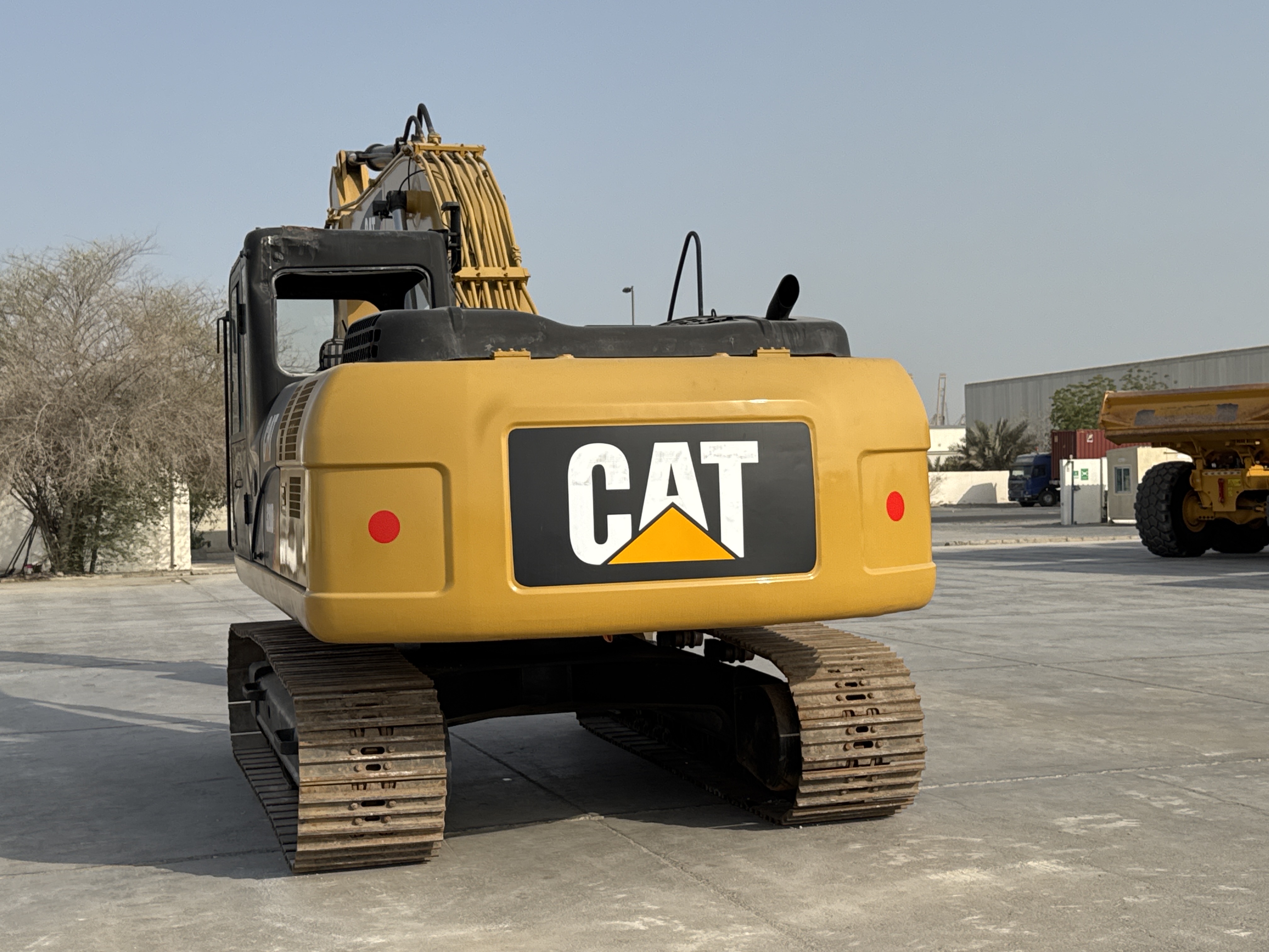 MDX-007-Cat-320D2-Medium-excavators-inspection-Structure-Paint-2