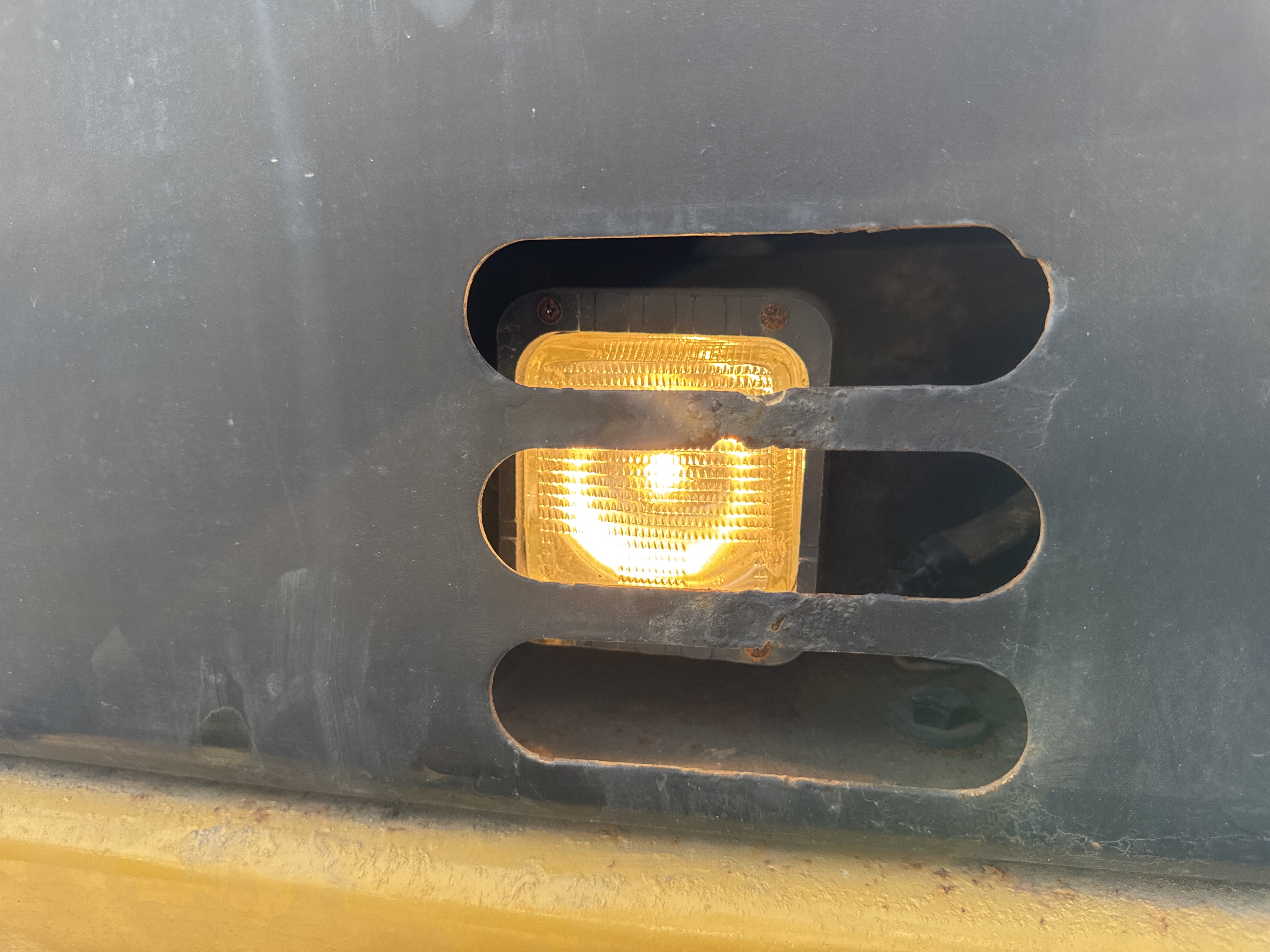 MDX-007-Cat-320D2-Medium-excavators-inspection-Electronics-Lights-and-signals-2