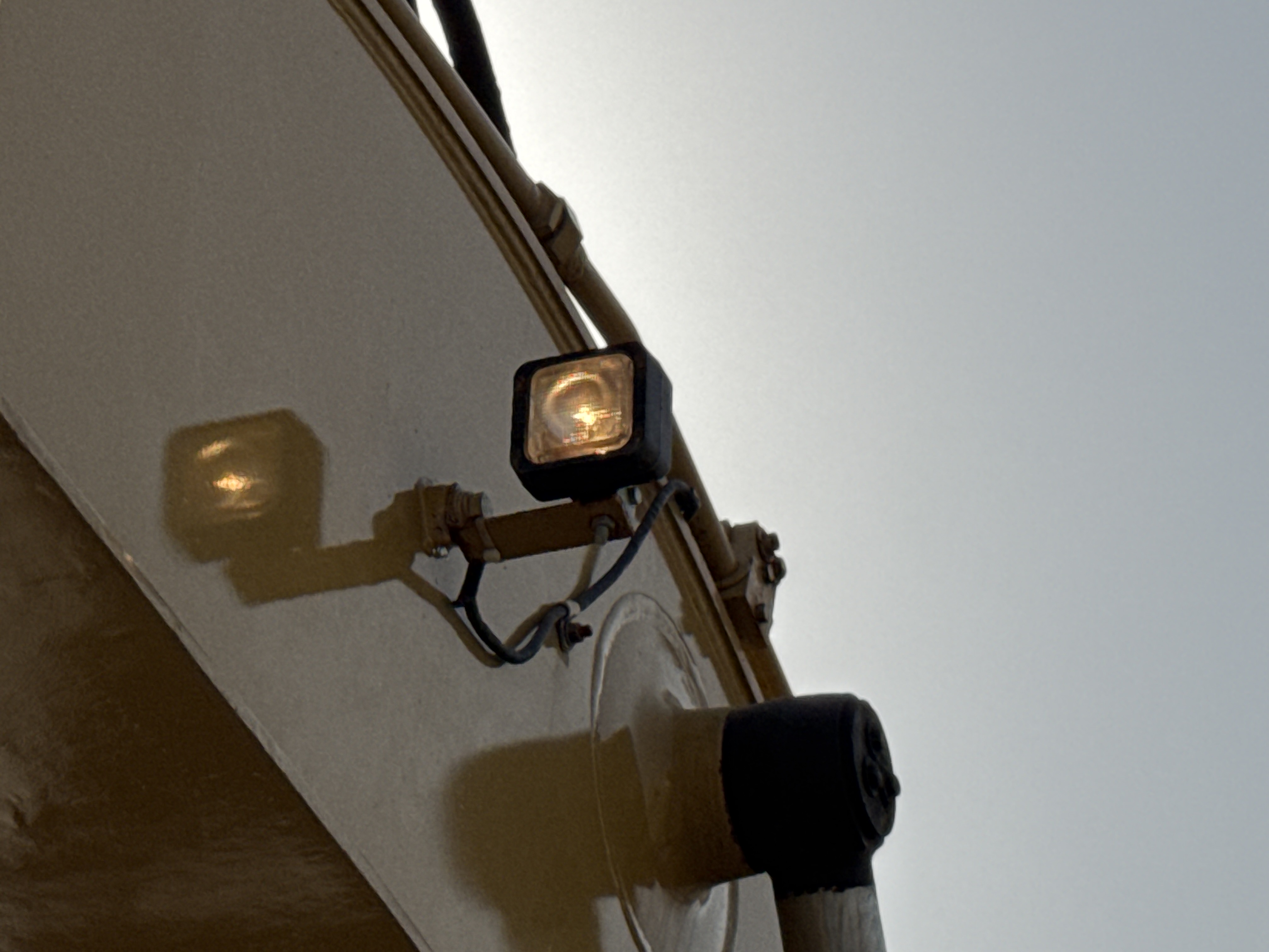 MDX-007-Cat-320D2-Medium-excavators-inspection-Electronics-Lights-and-signals-2