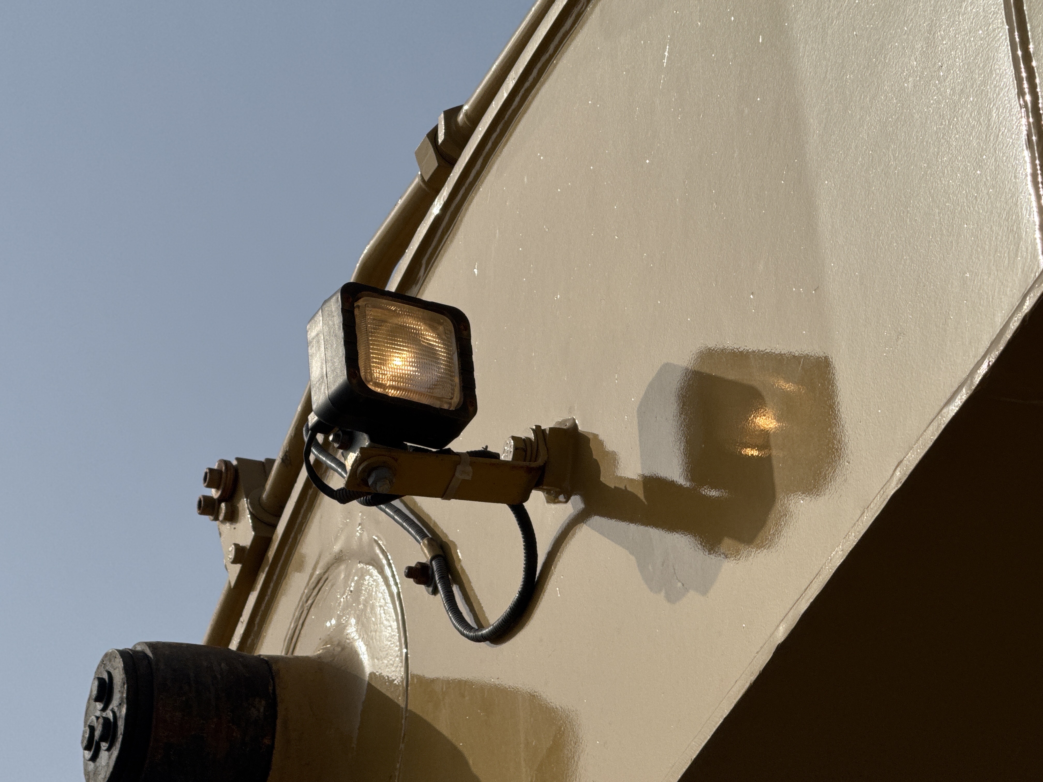 MDX-007-Cat-320D2-Medium-excavators-inspection-Electronics-Lights-and-signals-2