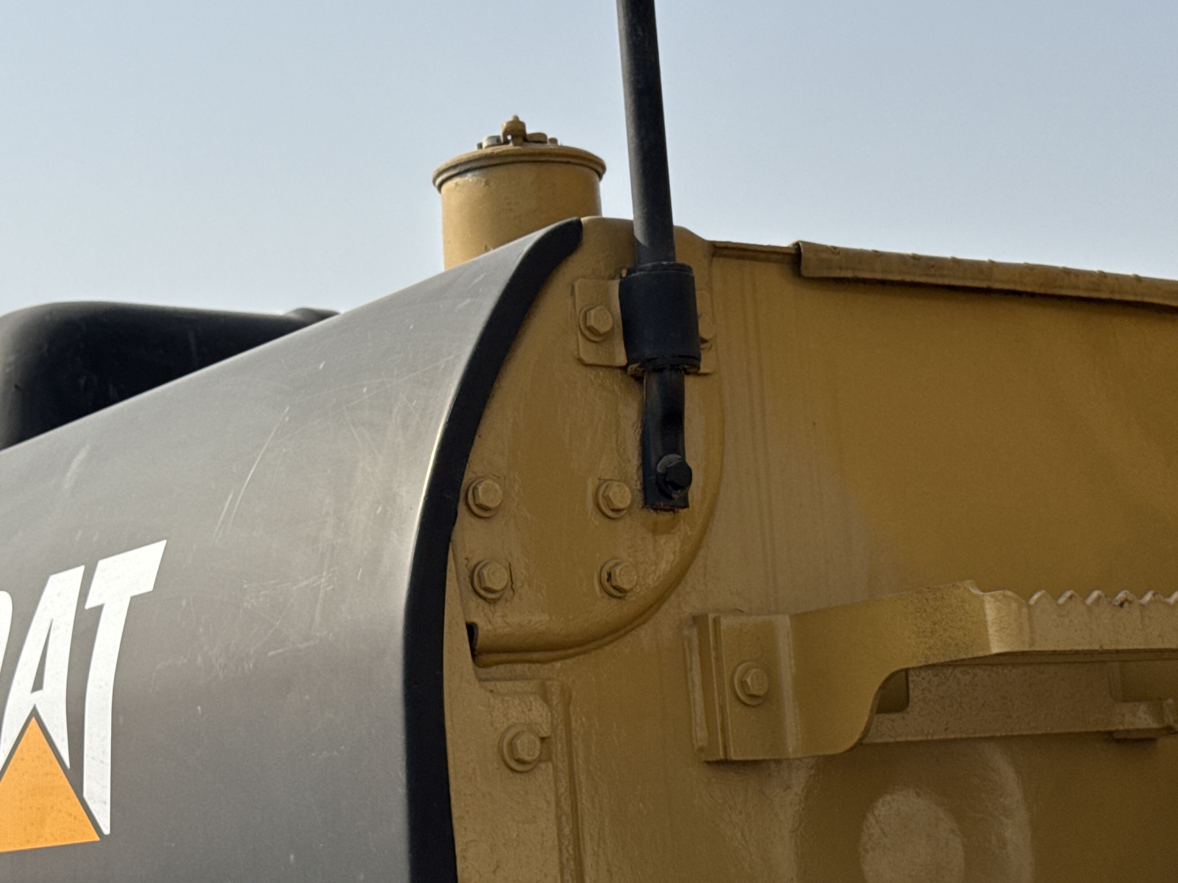 MDX-007-Cat-320D2-Medium-excavators-inspection-Cabin-Mirrors-2