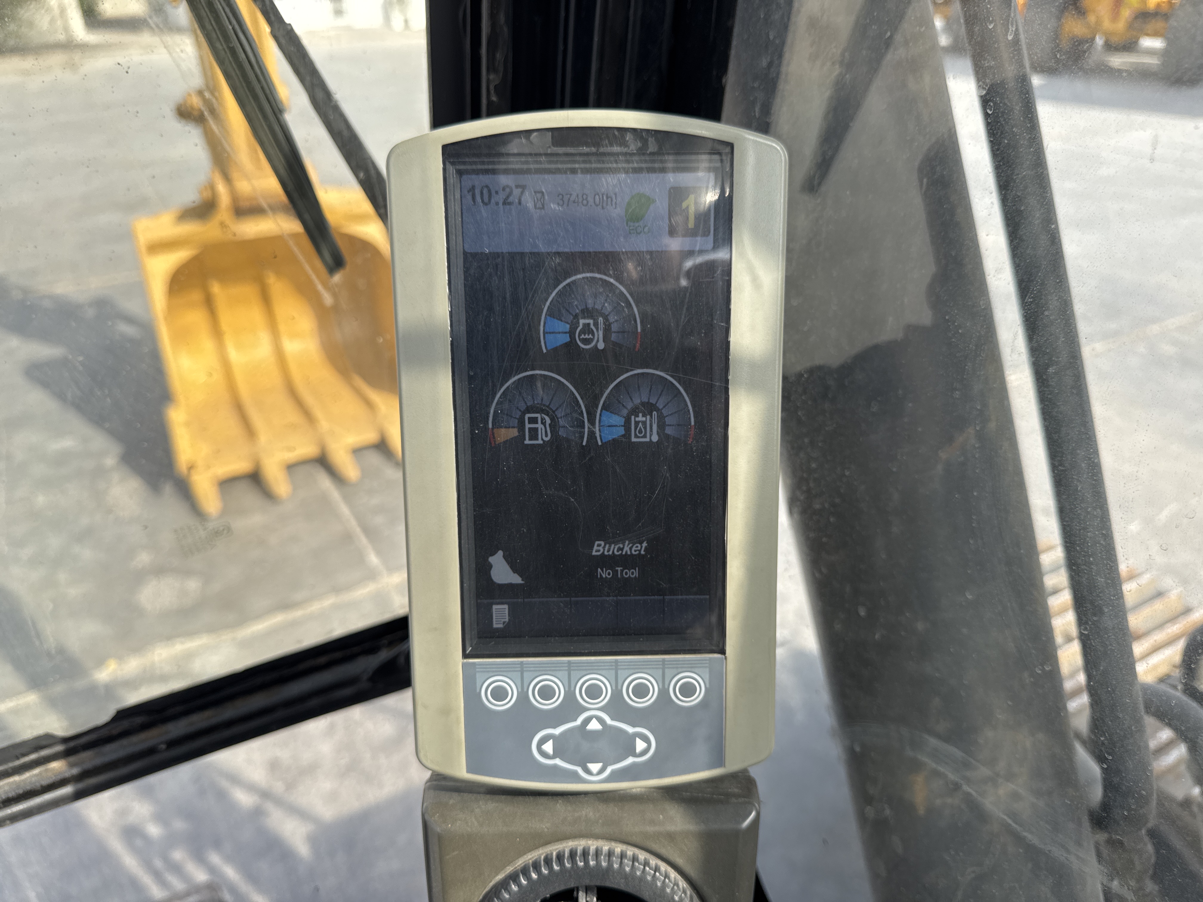 MDX-007-Cat-320D2-Medium-excavators-inspection-Cabin-Instrument-cluster-2