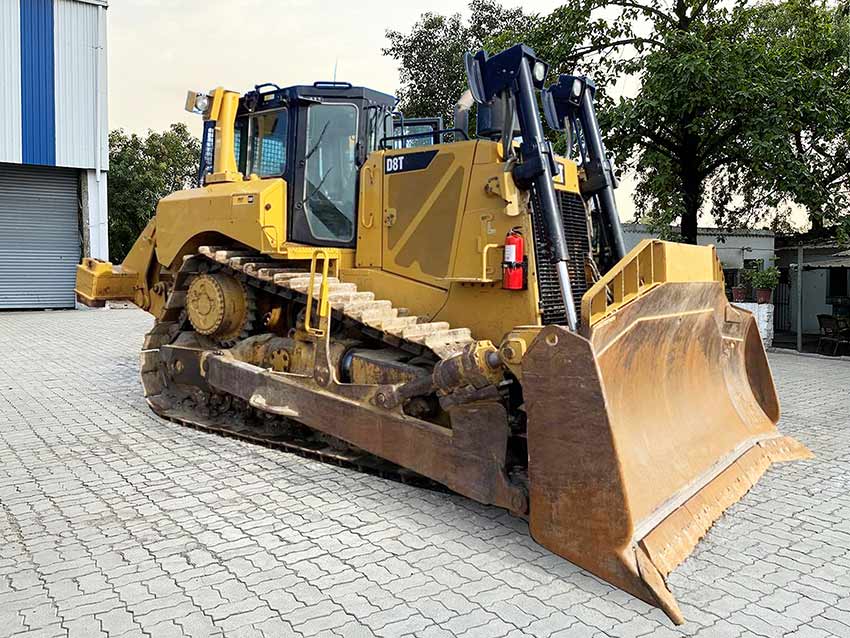 Generation-Cat D8 crawler dozers-exterior