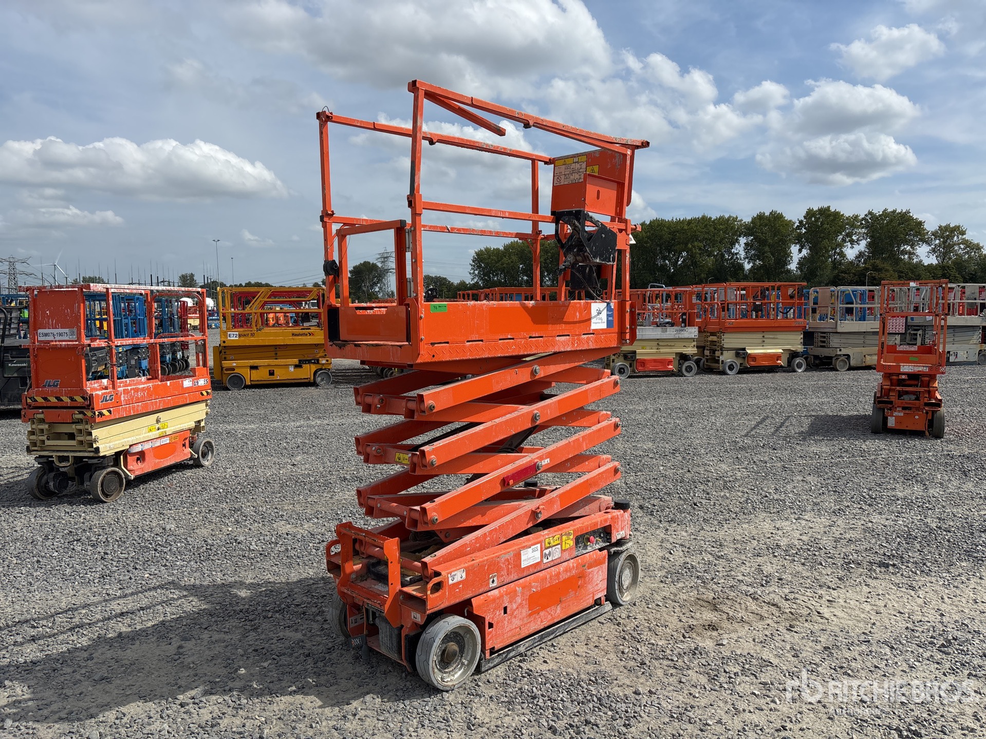 Generation-JLG 1932 Scissor lifts-exterior