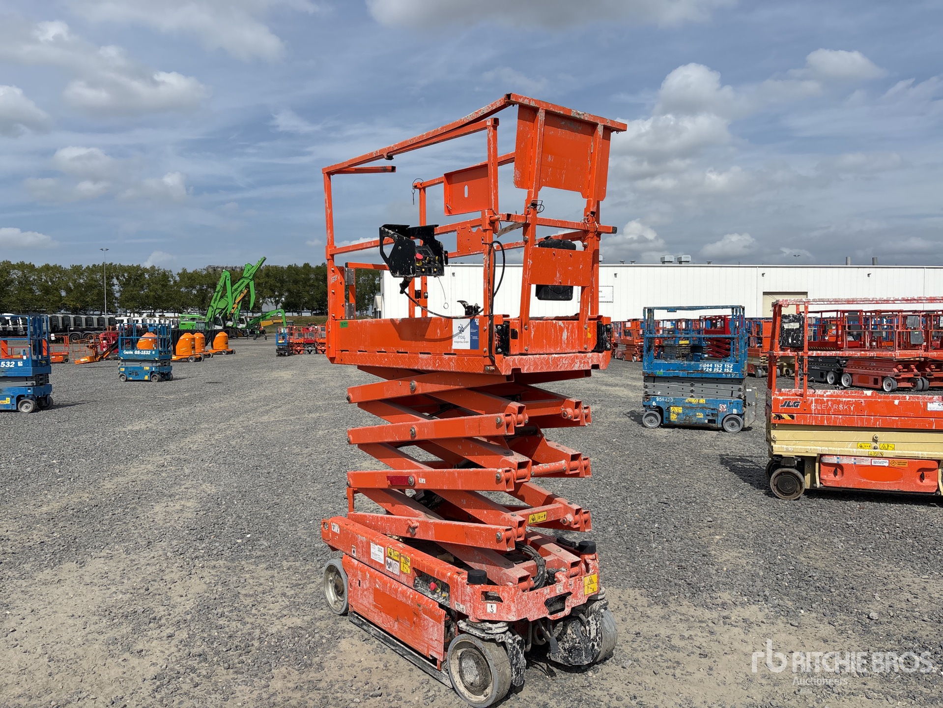 Generation-JLG 1932 Scissor lifts-exterior