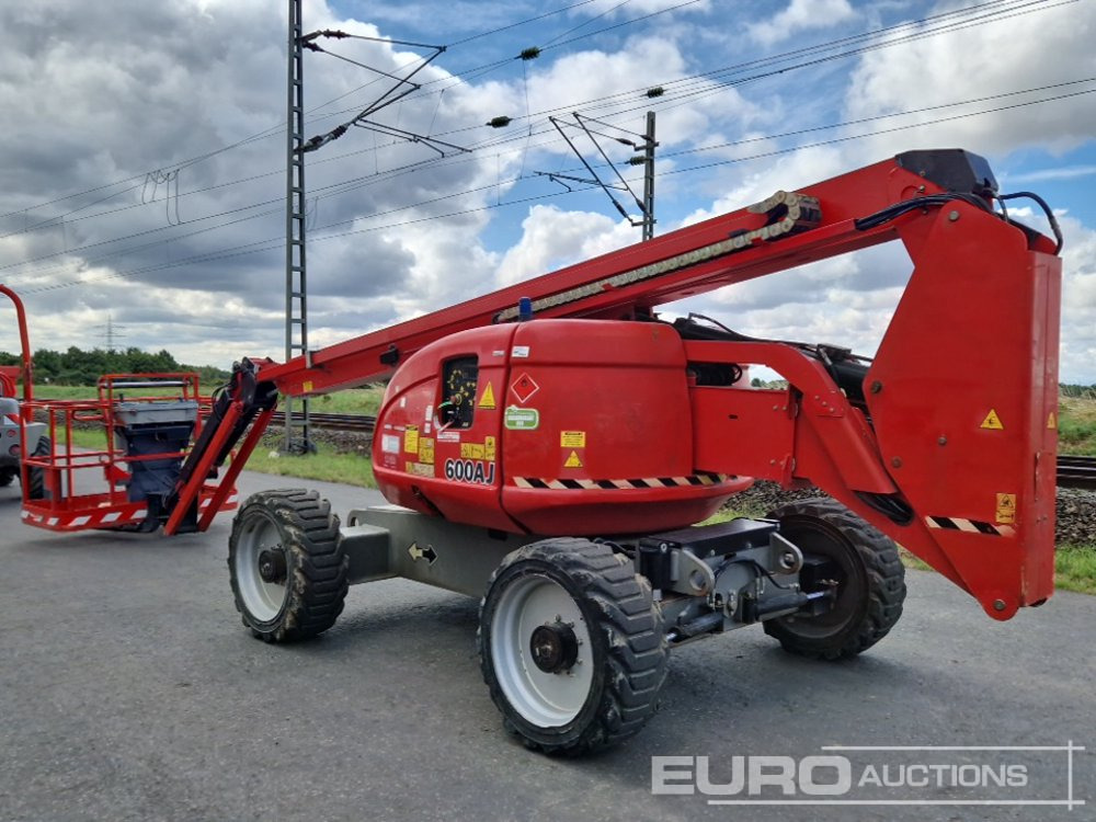 Generation-JLG 600 Boom lifts-exterior