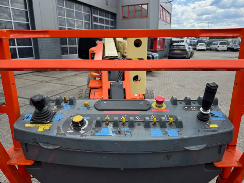 Generation-JLG E450 Boom lifts-interior