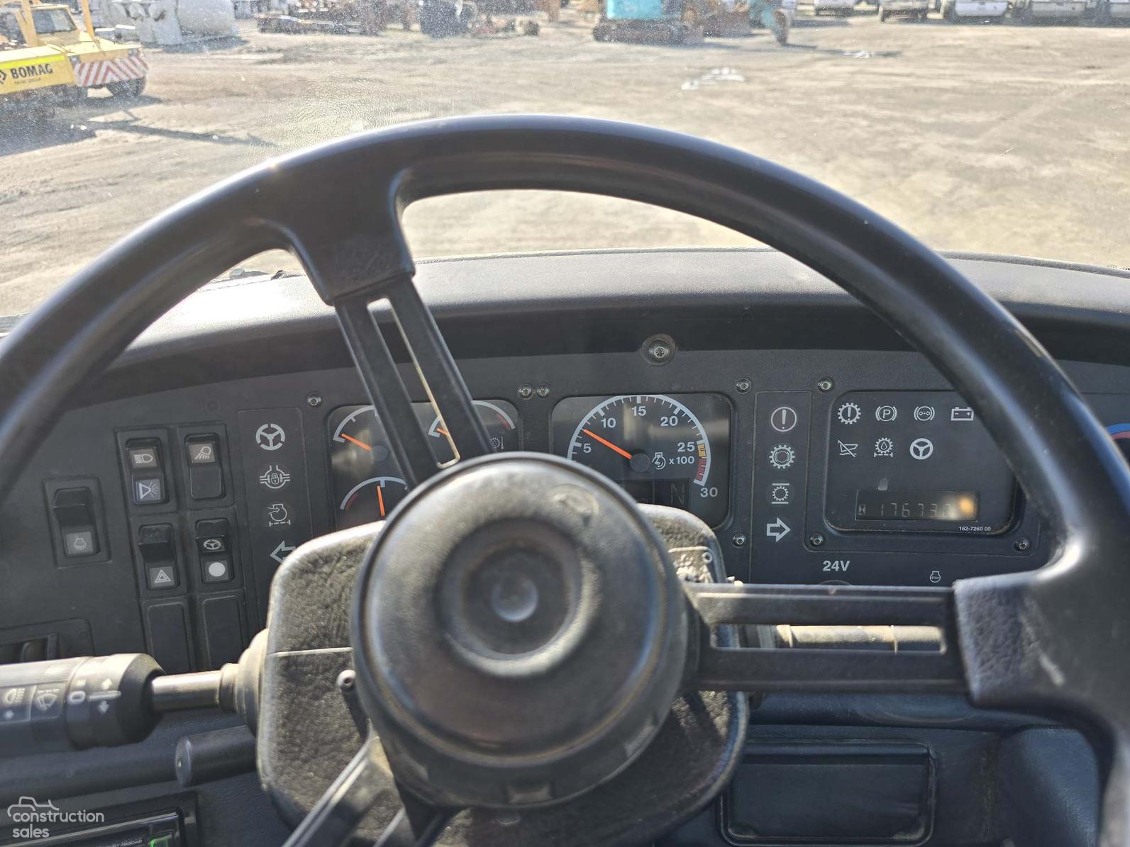 Generation-Cat 725 Articulated dump trucks-interior