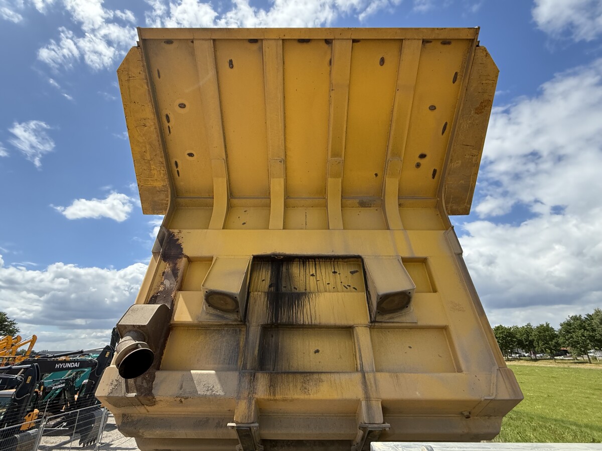 Generation-Komatsu HD405 Off-highway trucks-attachments